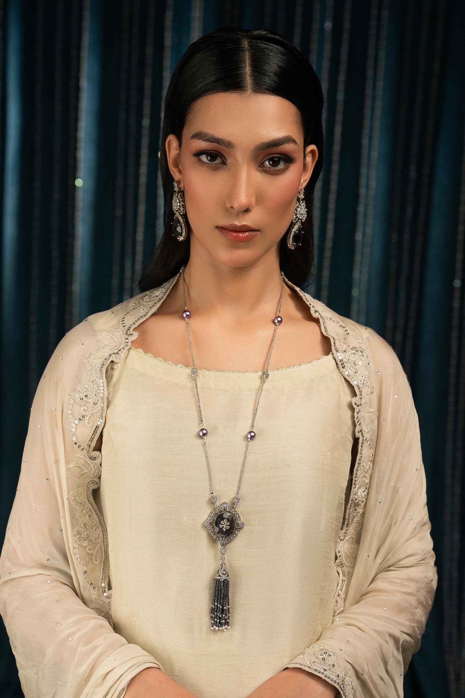 Avelora Pendant