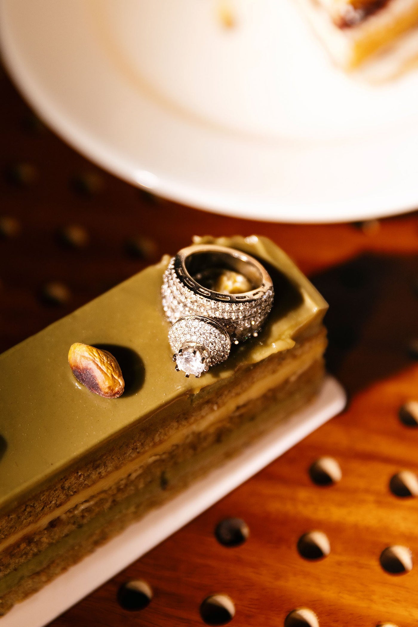 https://cdn.shopify.com/s/files/1/0620/8788/9062/files/JRG-W25-05WhiteZircon_A.jpg?v=1759241683