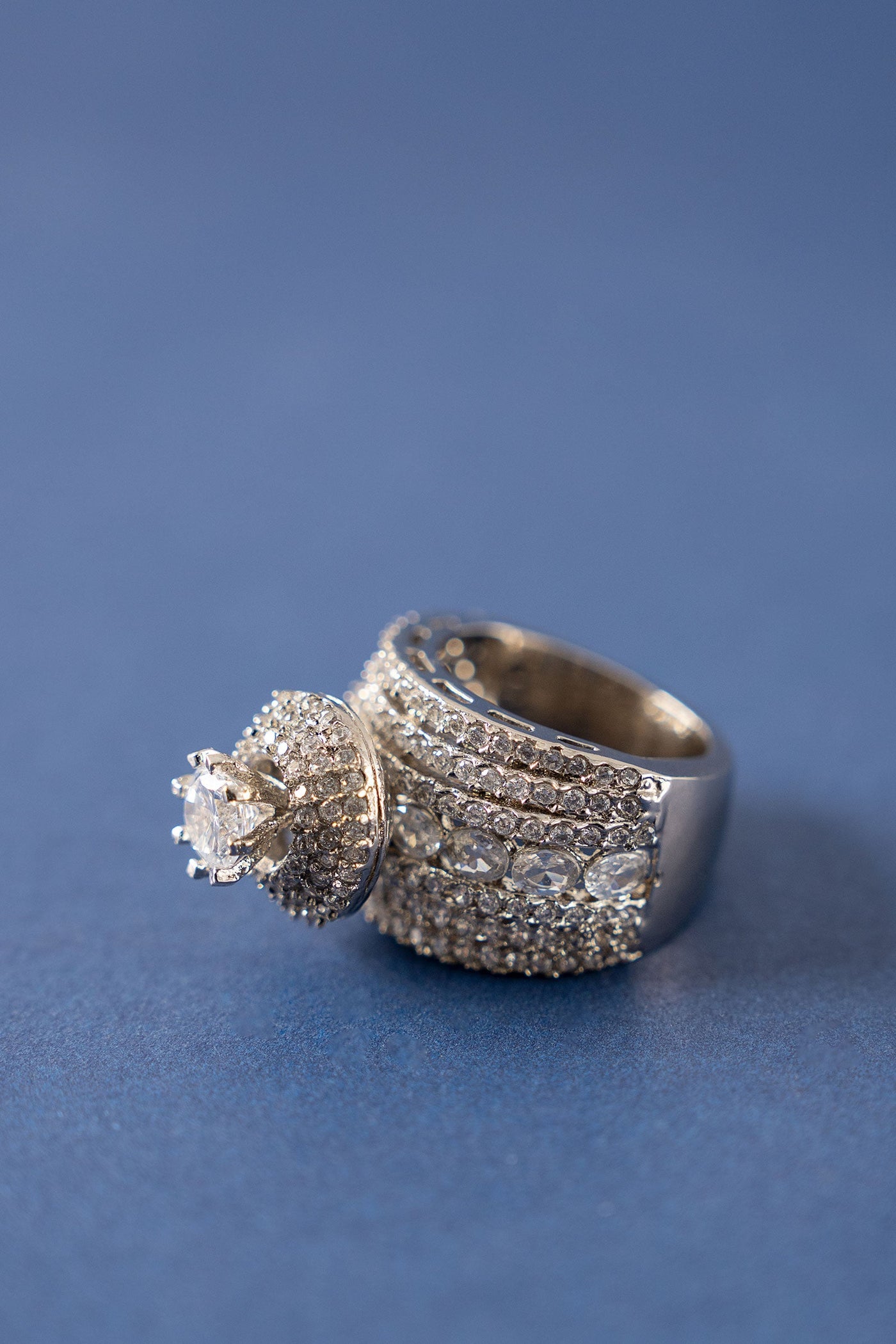 https://cdn.shopify.com/s/files/1/0620/8788/9062/files/JRGW25-05WhiteZircon_B.jpg?v=1759241683