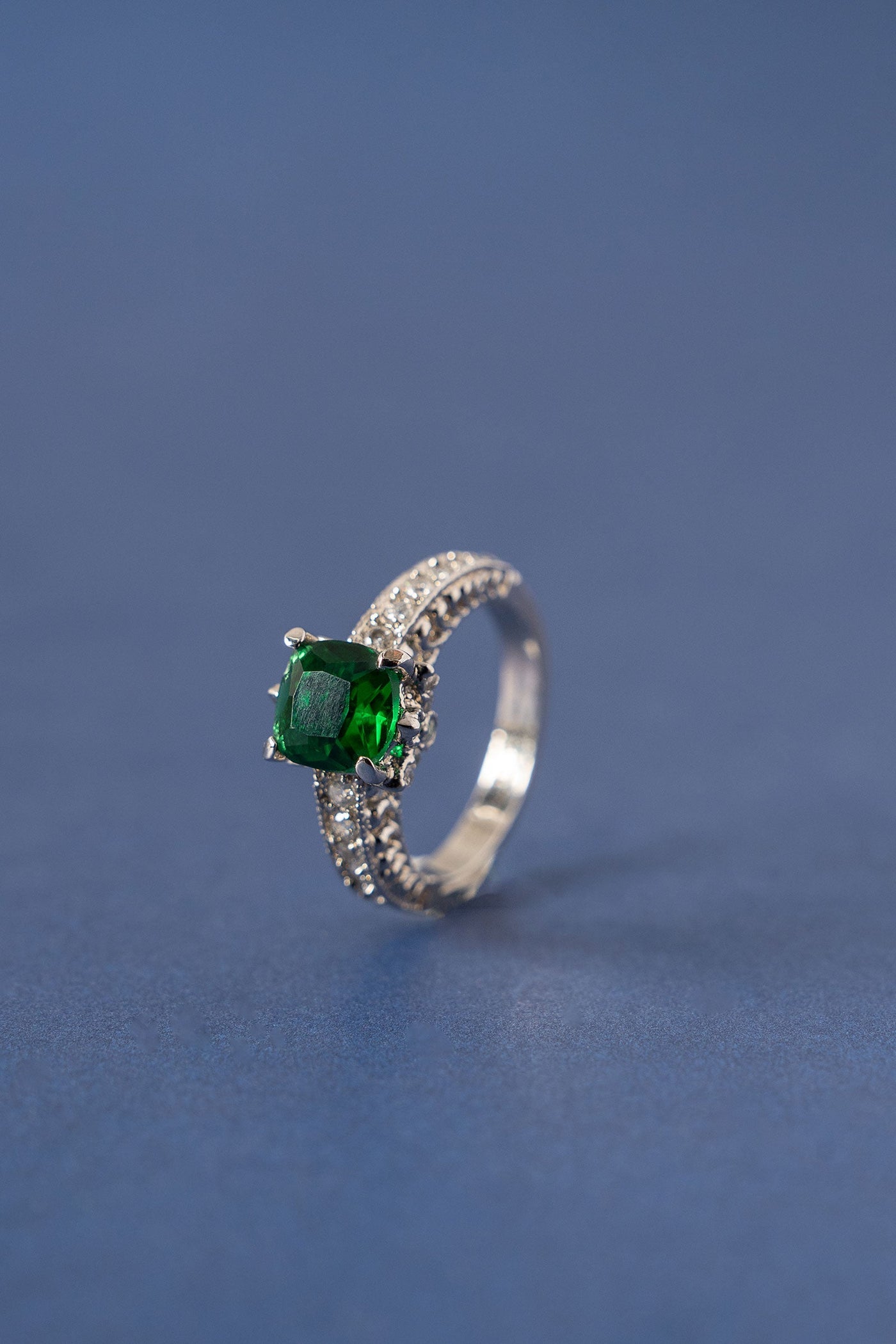 https://cdn.shopify.com/s/files/1/0620/8788/9062/files/JRGW25-09EmeraldGreen_A.jpg?v=1759302371