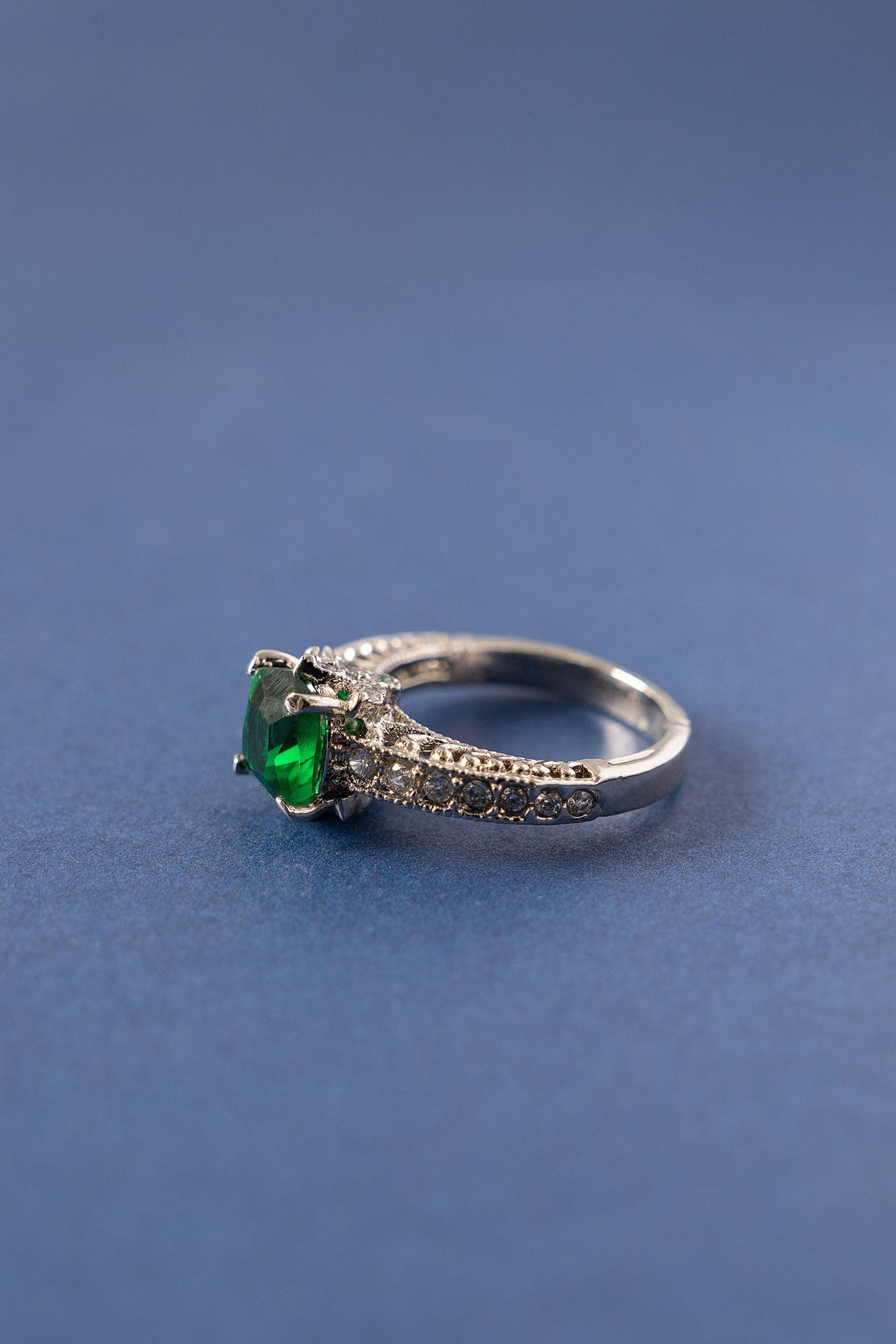 https://cdn.shopify.com/s/files/1/0620/8788/9062/files/JRGW25-09EmeraldGreen_C.jpg?v=1759302371