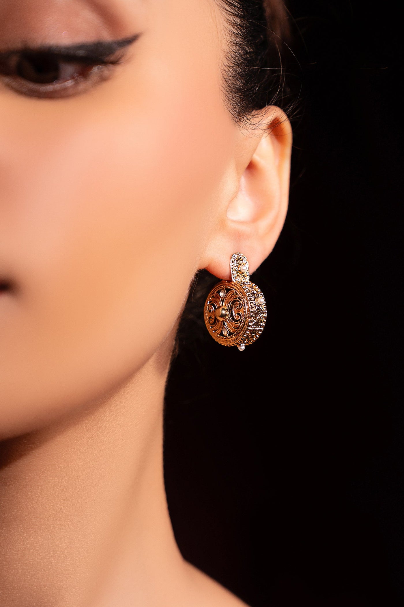 https://cdn.shopify.com/s/files/1/0620/8788/9062/files/JSD-EA26-01-Gold_B.jpg?v=1777536261