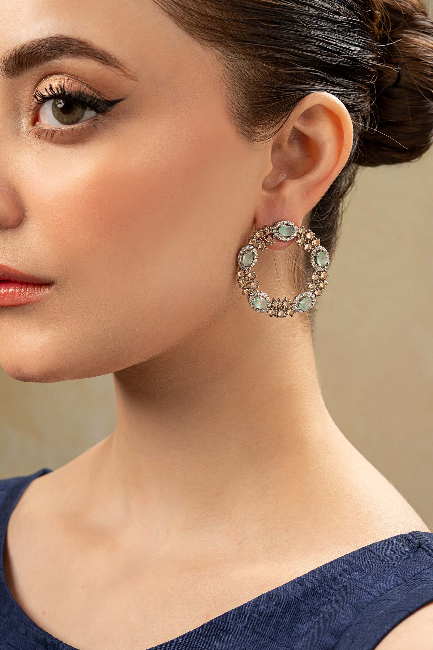 https://cdn.shopify.com/s/files/1/0620/8788/9062/files/JSDEF2506MintGreenCatsEye2.jpg?v=1738410654