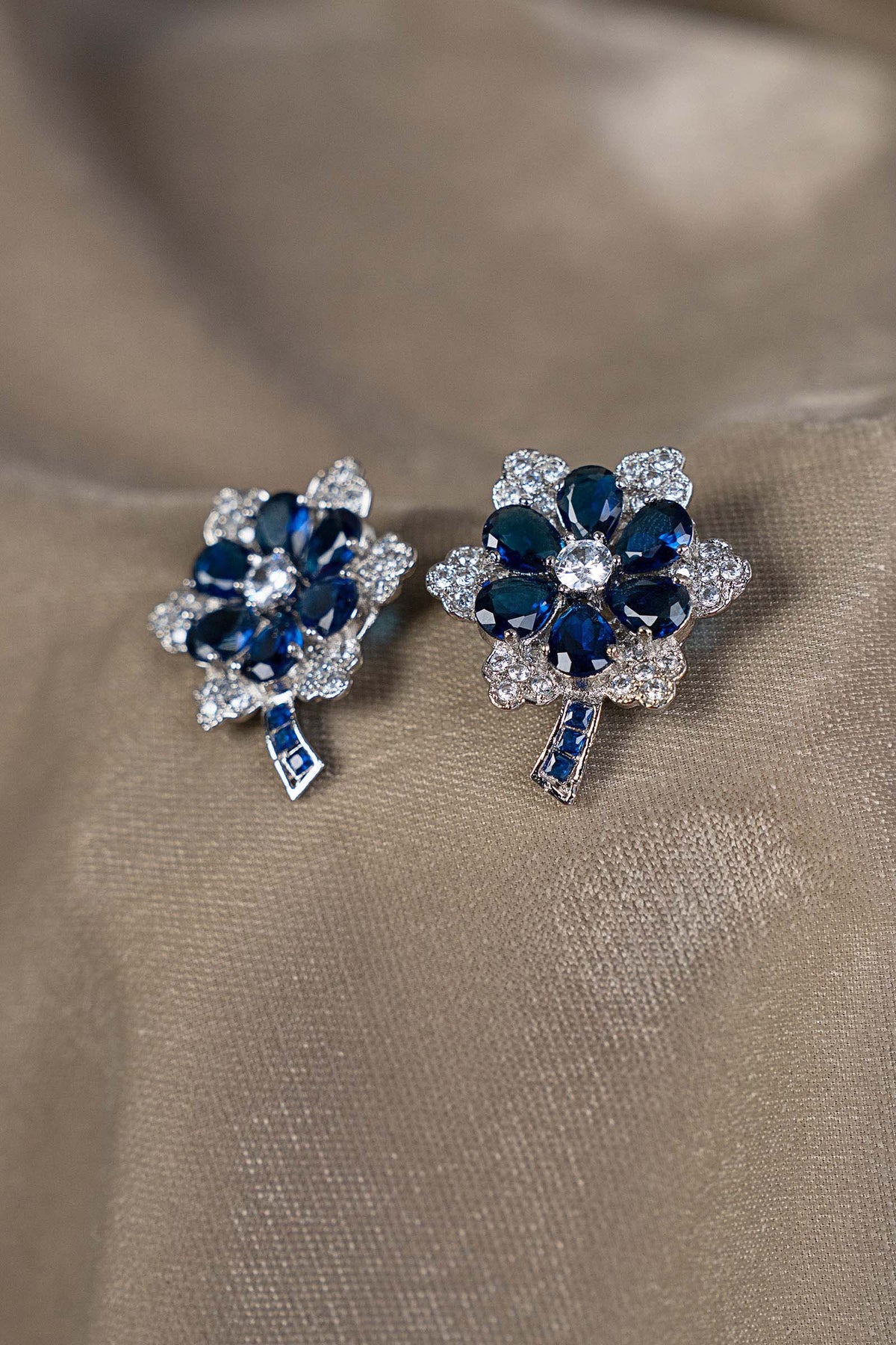 Ladan Studs