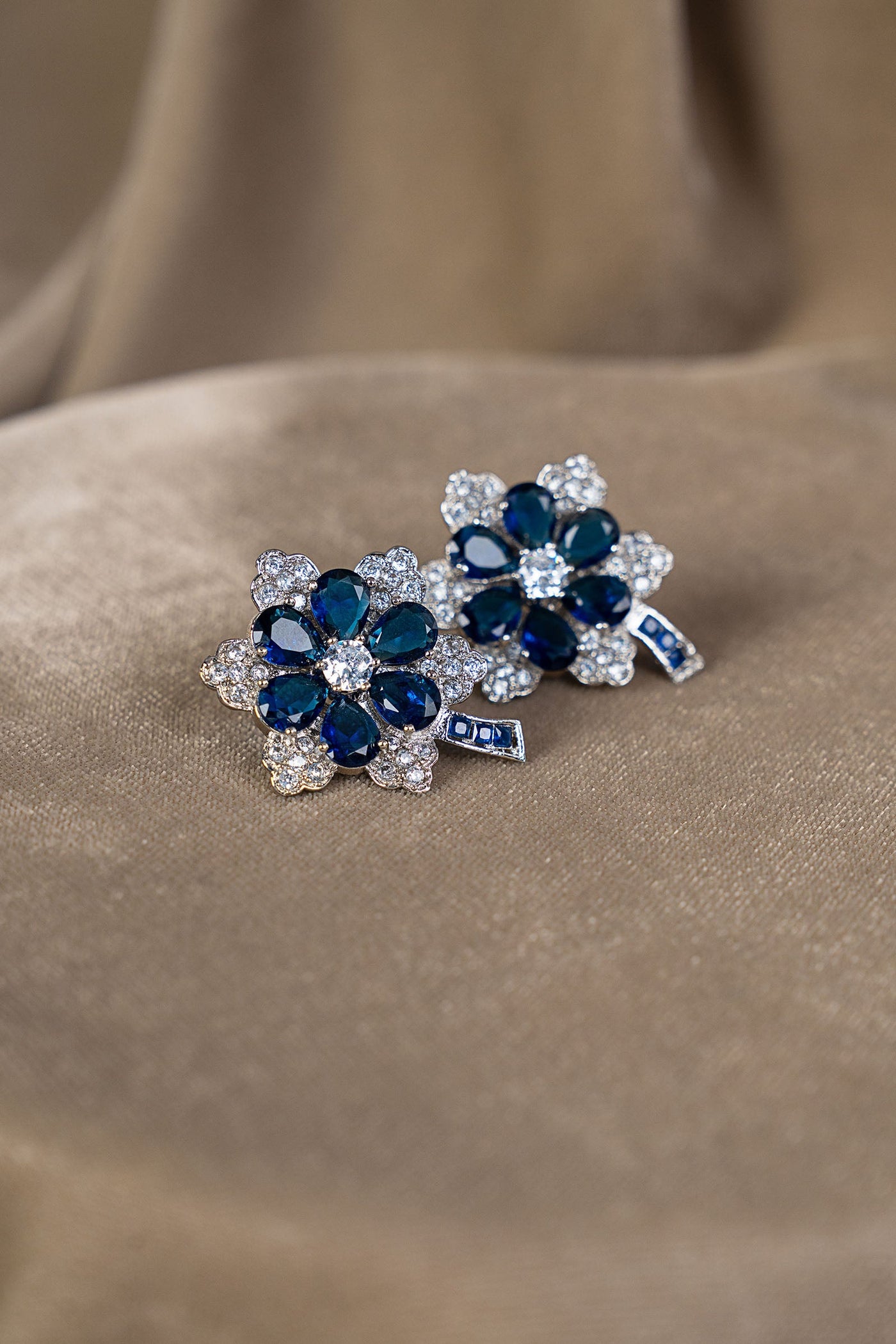 Ladan Studs