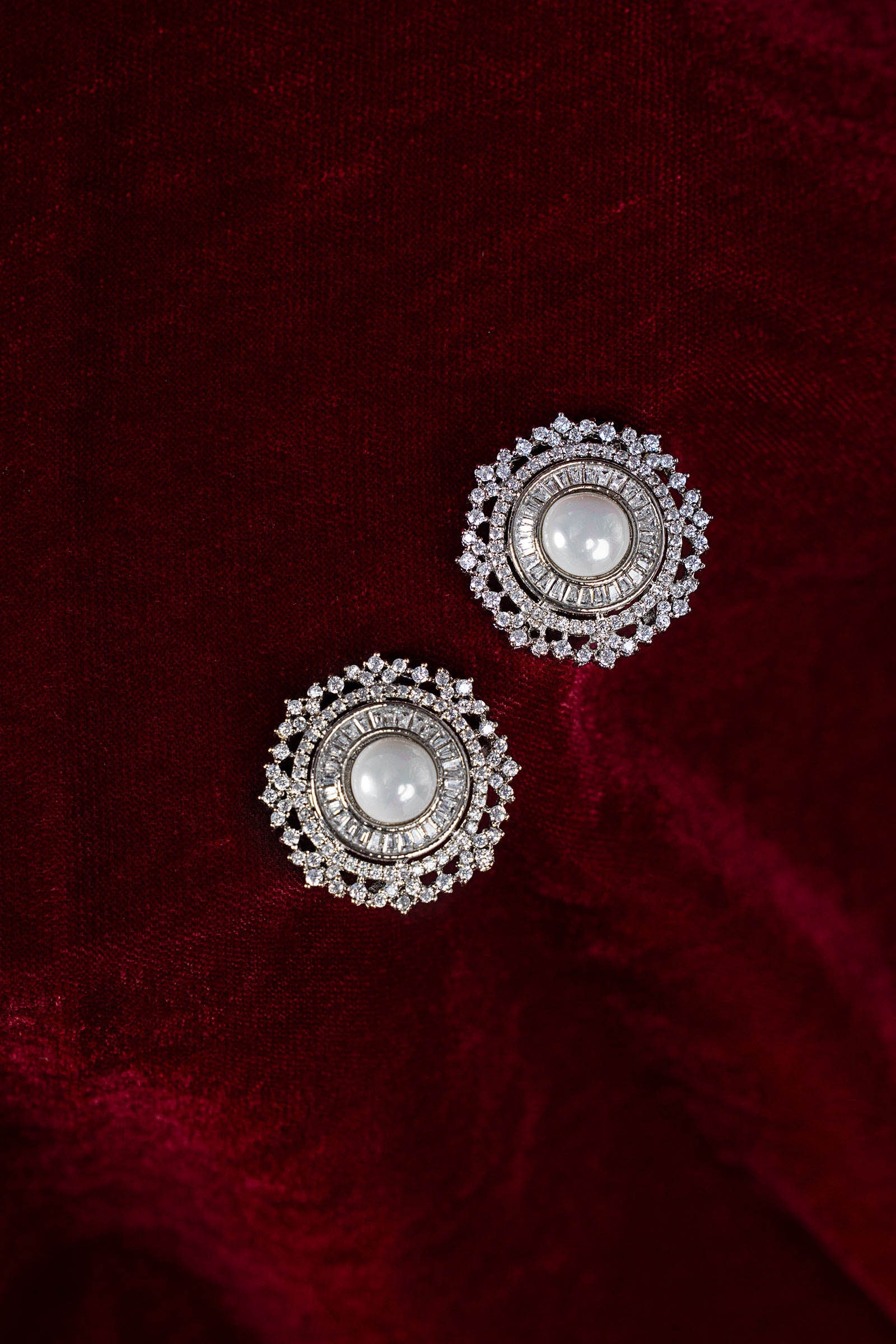 Mahasti Studs