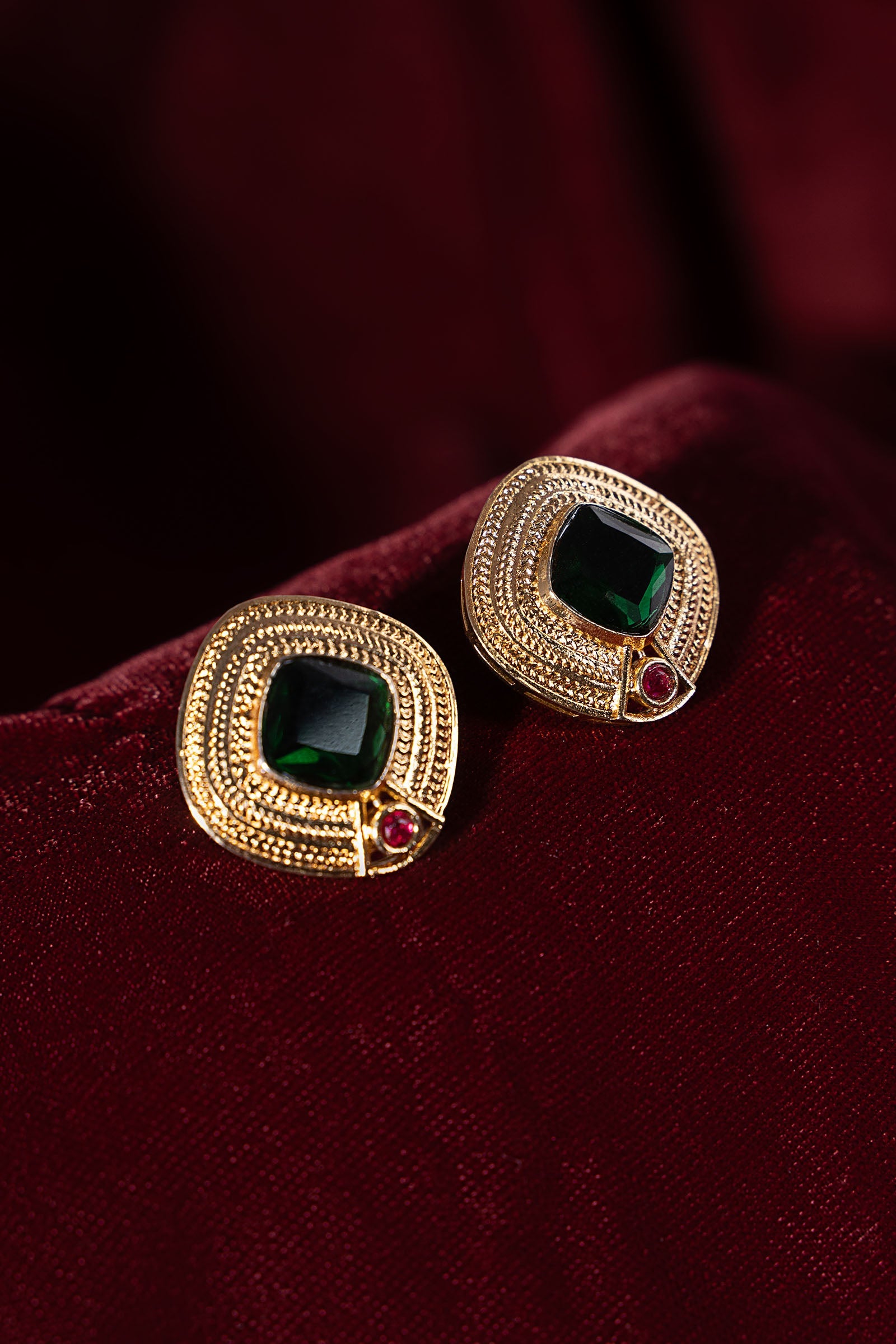 Nadare Studs