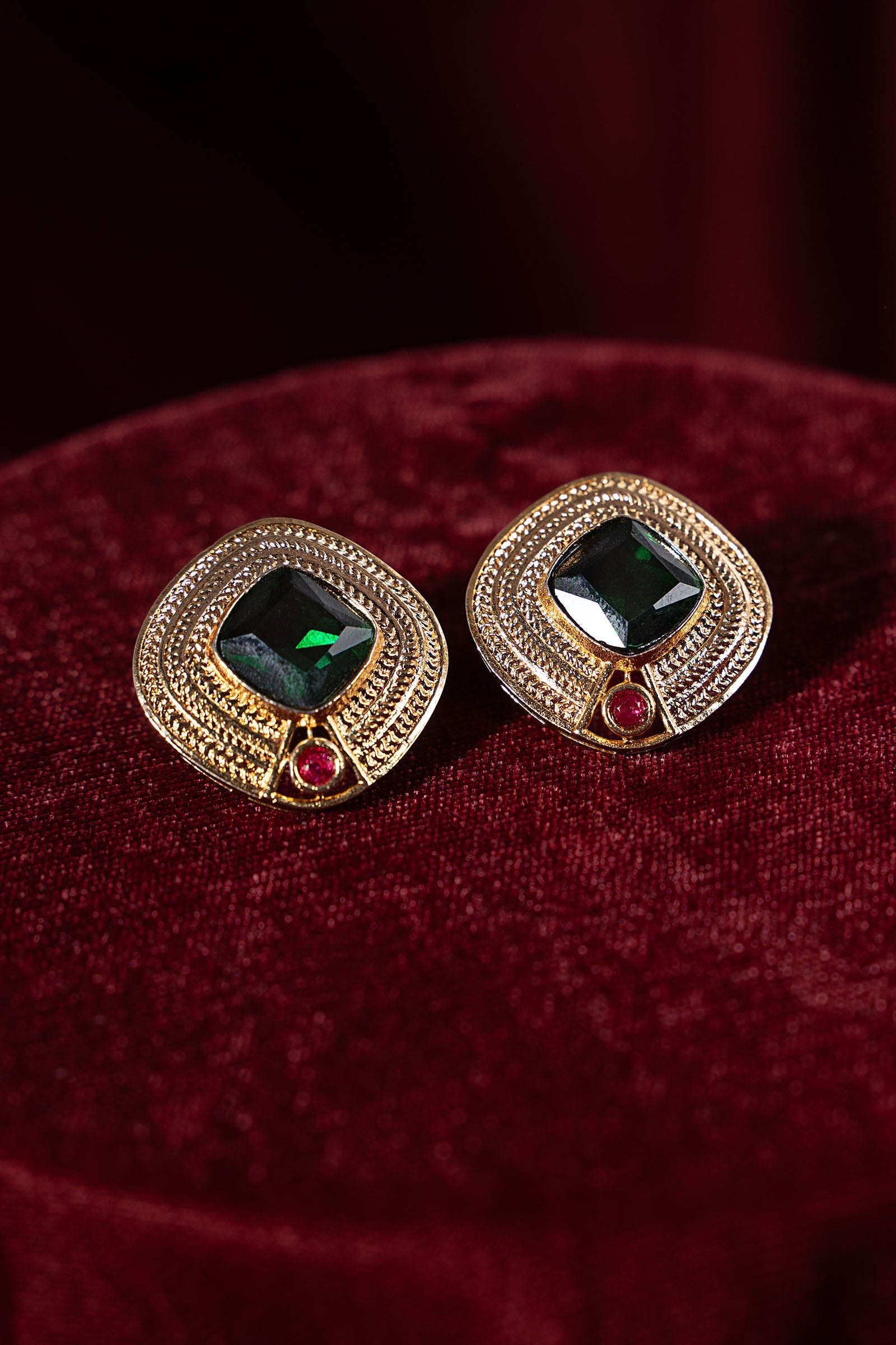 Nadare Studs