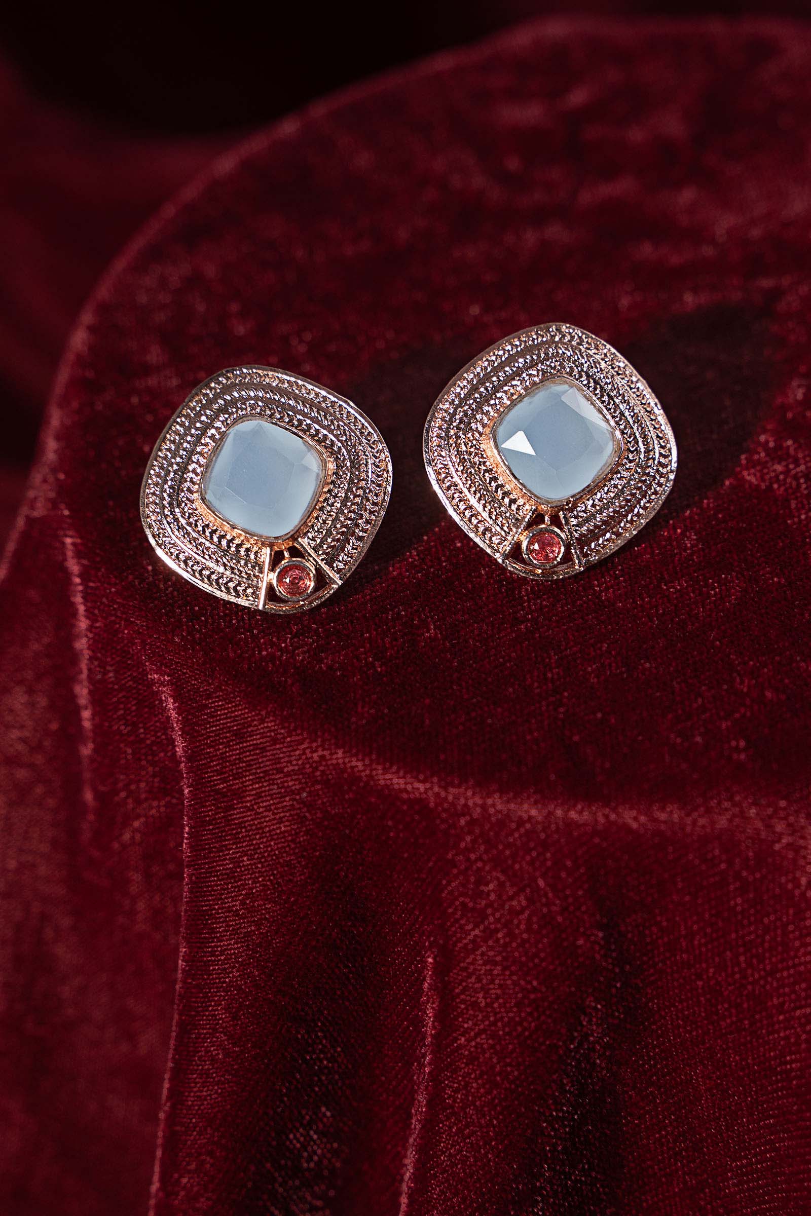 Nadare Studs