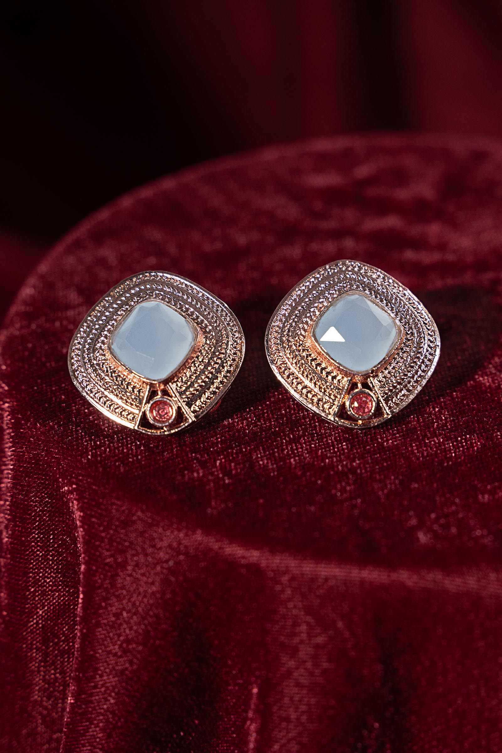 Nadare Studs