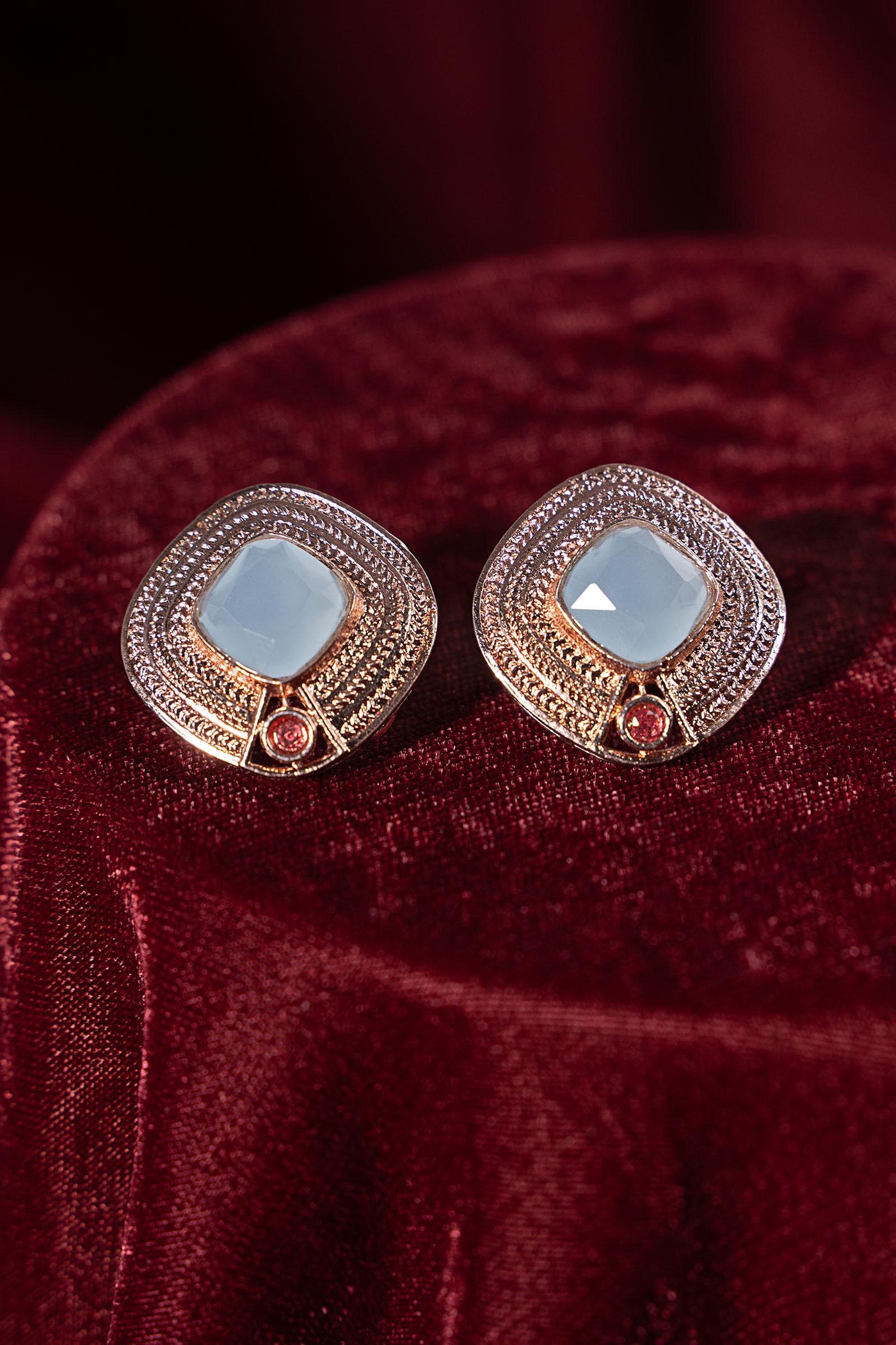 Nadare Studs