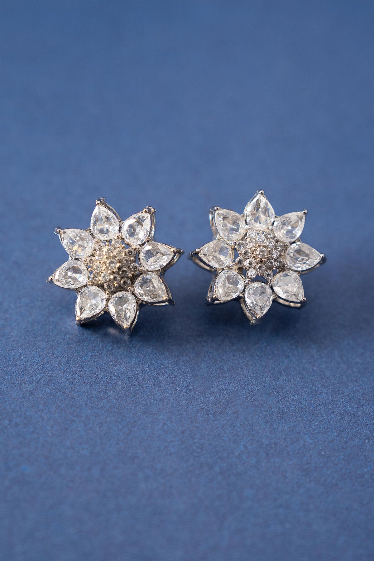 Snovia Studs