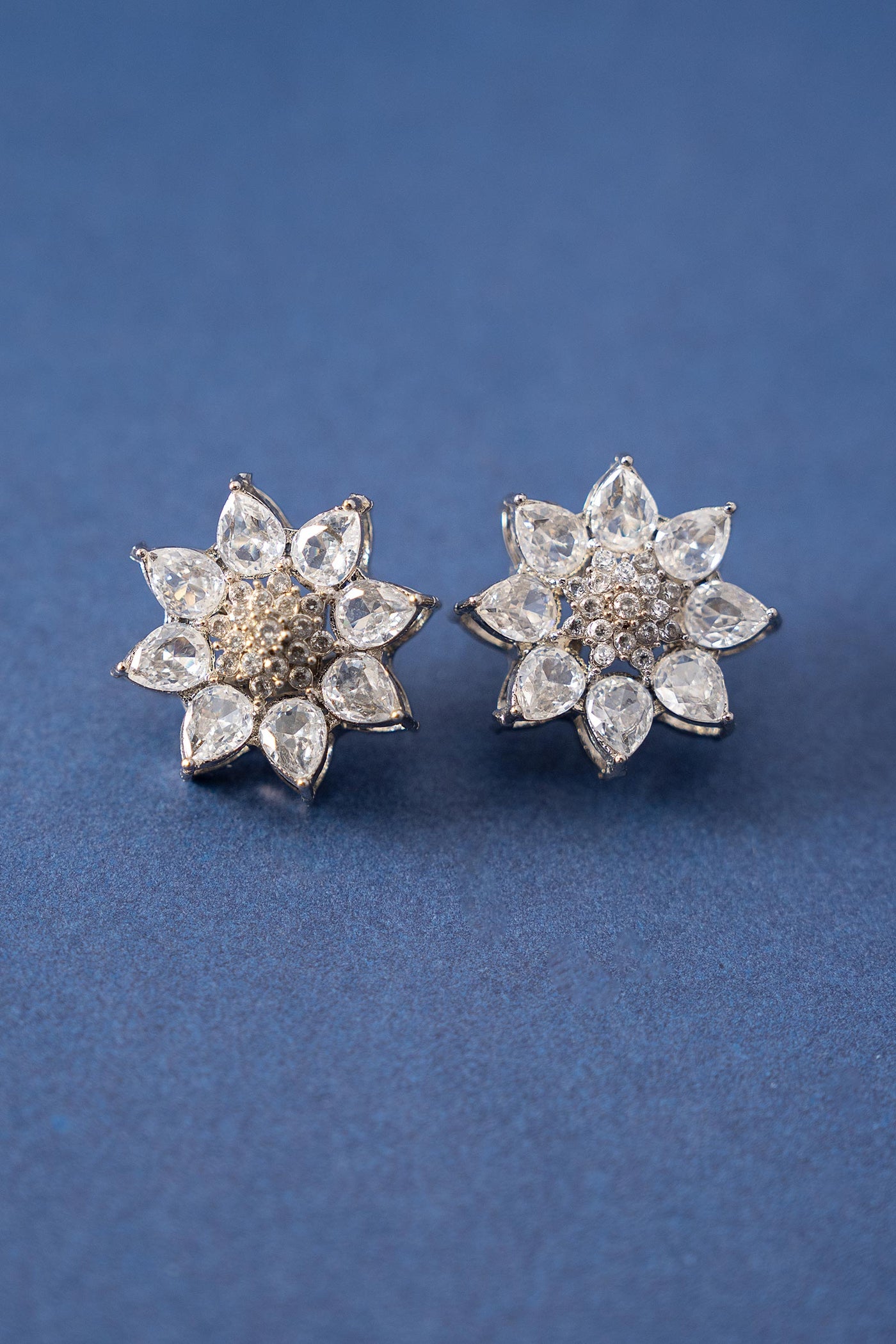 Snovia Studs