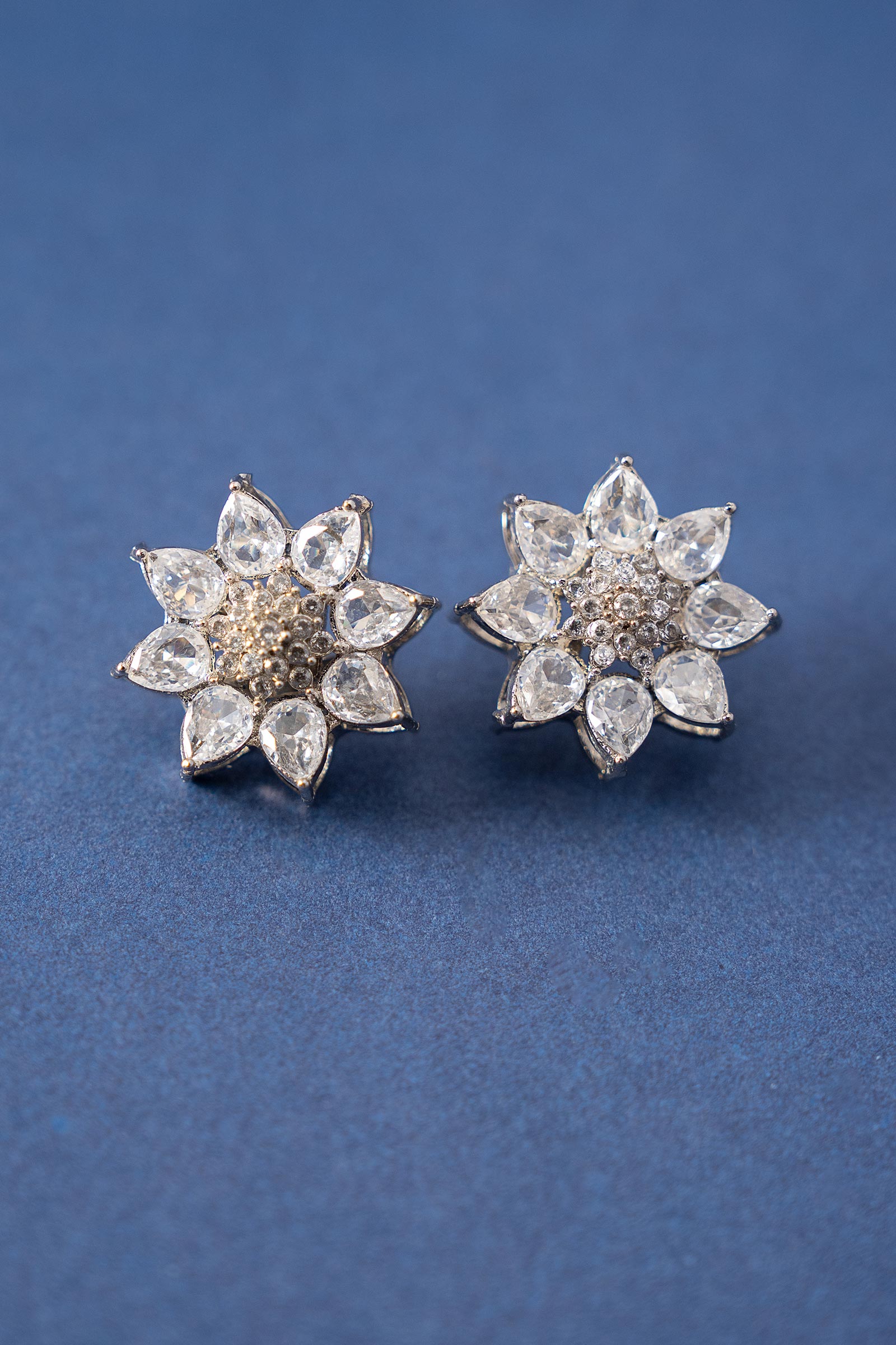 Snovia Studs