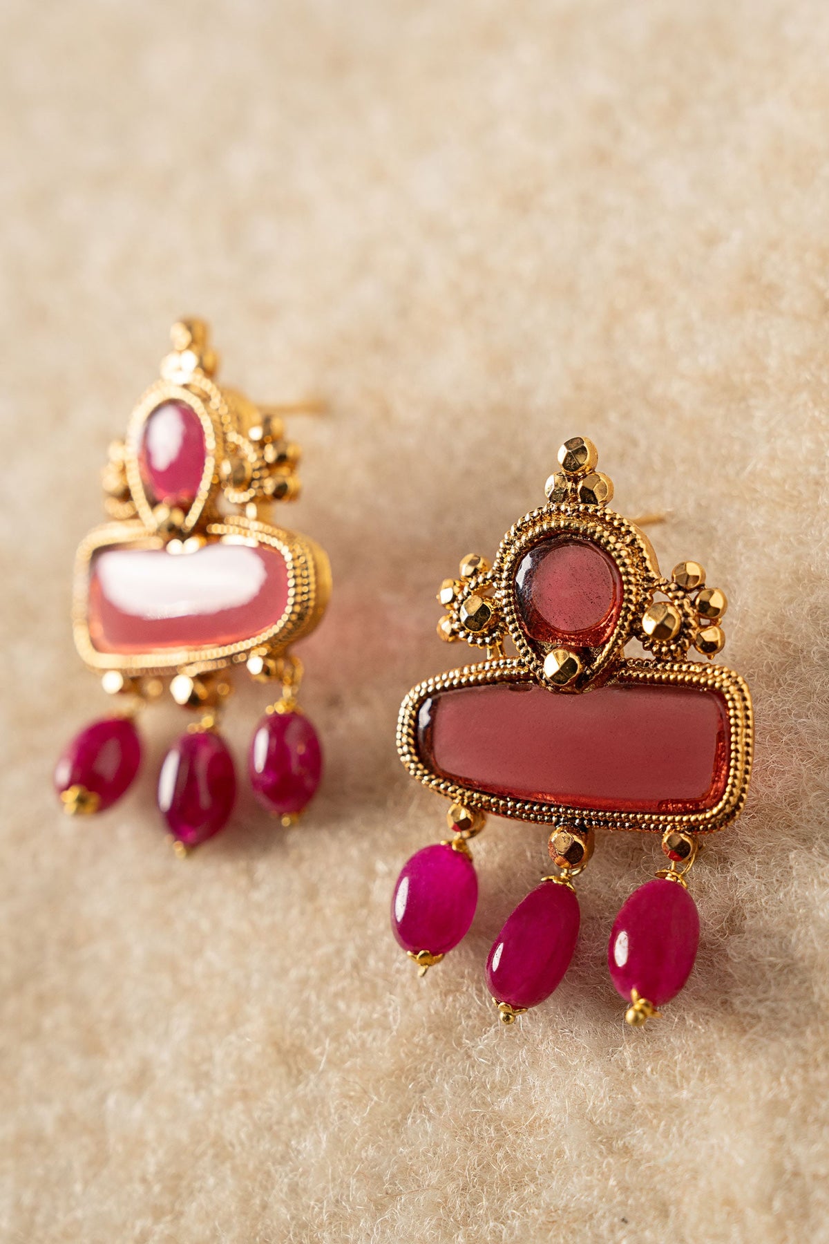 Onyrella Studs