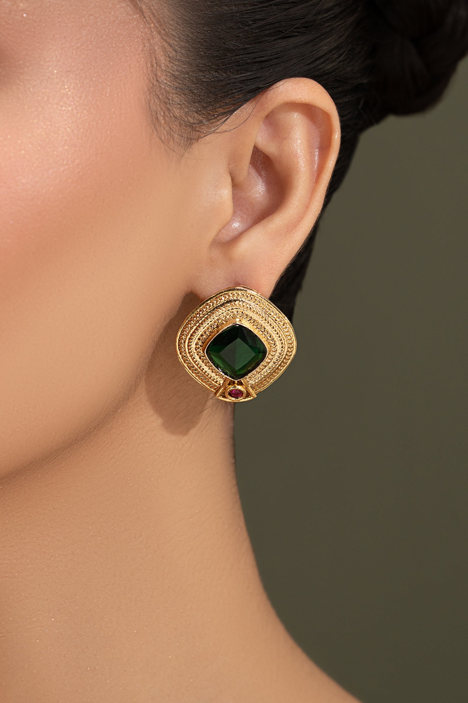 Nadare Studs