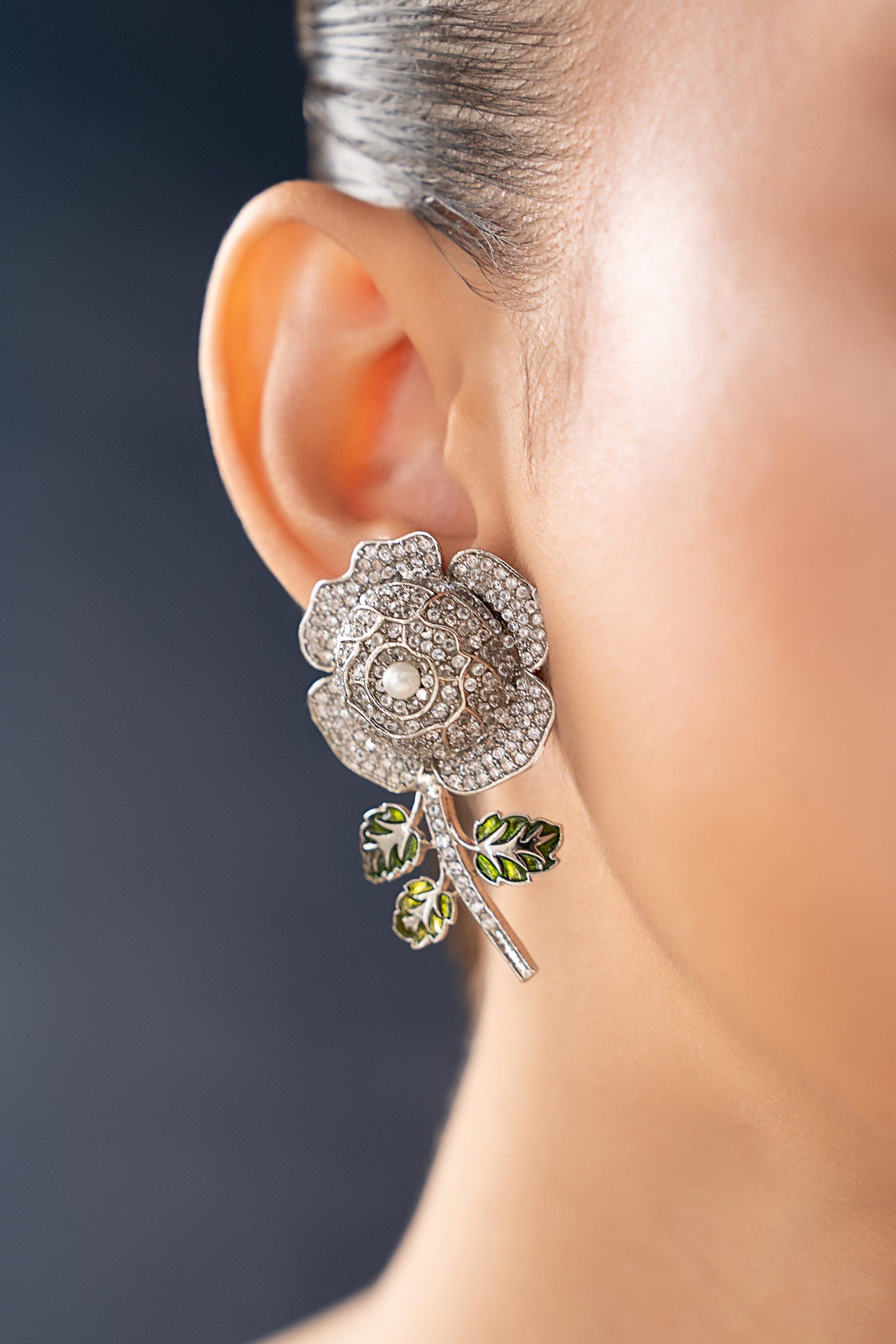 https://cdn.shopify.com/s/files/1/0620/8788/9062/files/JSD_W25_06_White_Zircon_Closeup_B.jpg?v=1759303228
