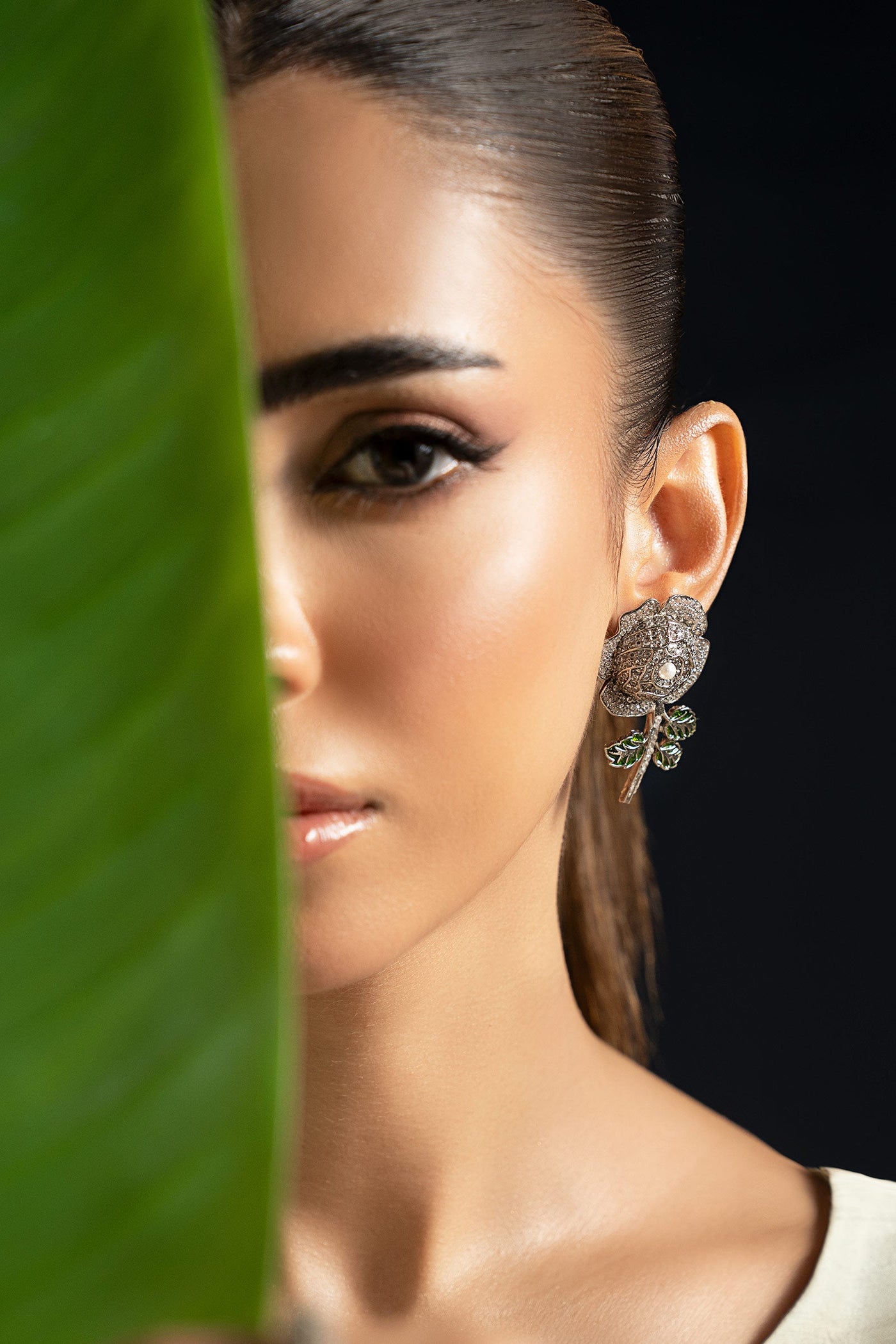 https://cdn.shopify.com/s/files/1/0620/8788/9062/files/JSD_W25_06_White_Zircon_Closeup_C.jpg?v=1759303228