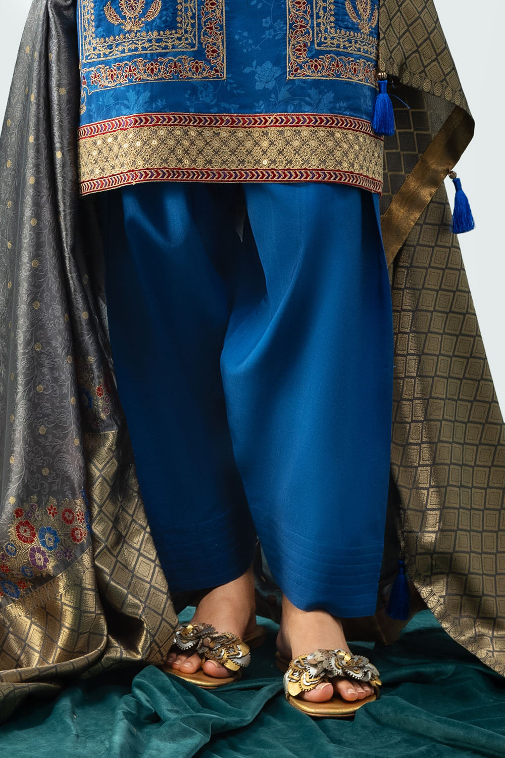 3 Piece Embroidered Linen Suit With Jacquard Dupatta