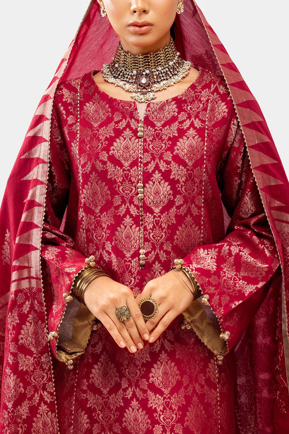 https://cdn.shopify.com/s/files/1/0706/3253/8159/files/Jacquard-Dupatta-Jacquard-Shirt-Dyed-Trouser-Gulahmed-MJ-52044-Close.jpg?v=1759818855