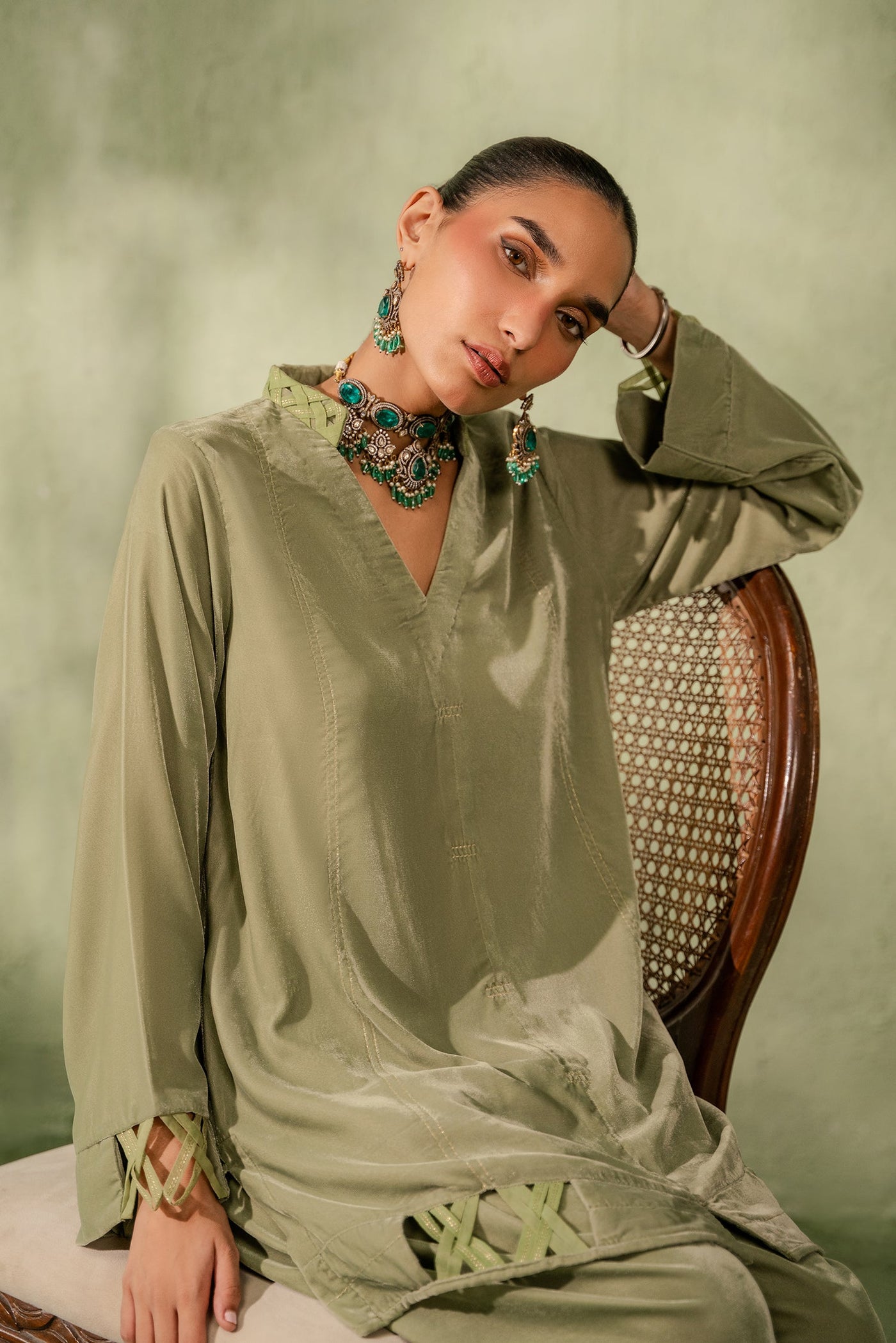 https://cdn.shopify.com/s/files/1/0663/9616/0233/files/Jade_1_5b347918-49b8-4e15-b1a5-5a553e49b8e4.jpg?v=1763029026