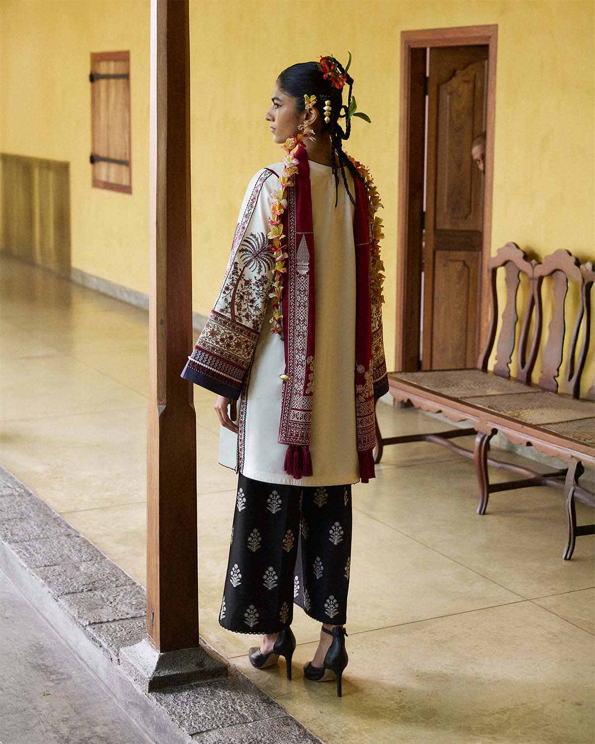https://cdn.shopify.com/s/files/1/0764/9588/0493/files/Jugnu219953copy.jpg?v=1742197714