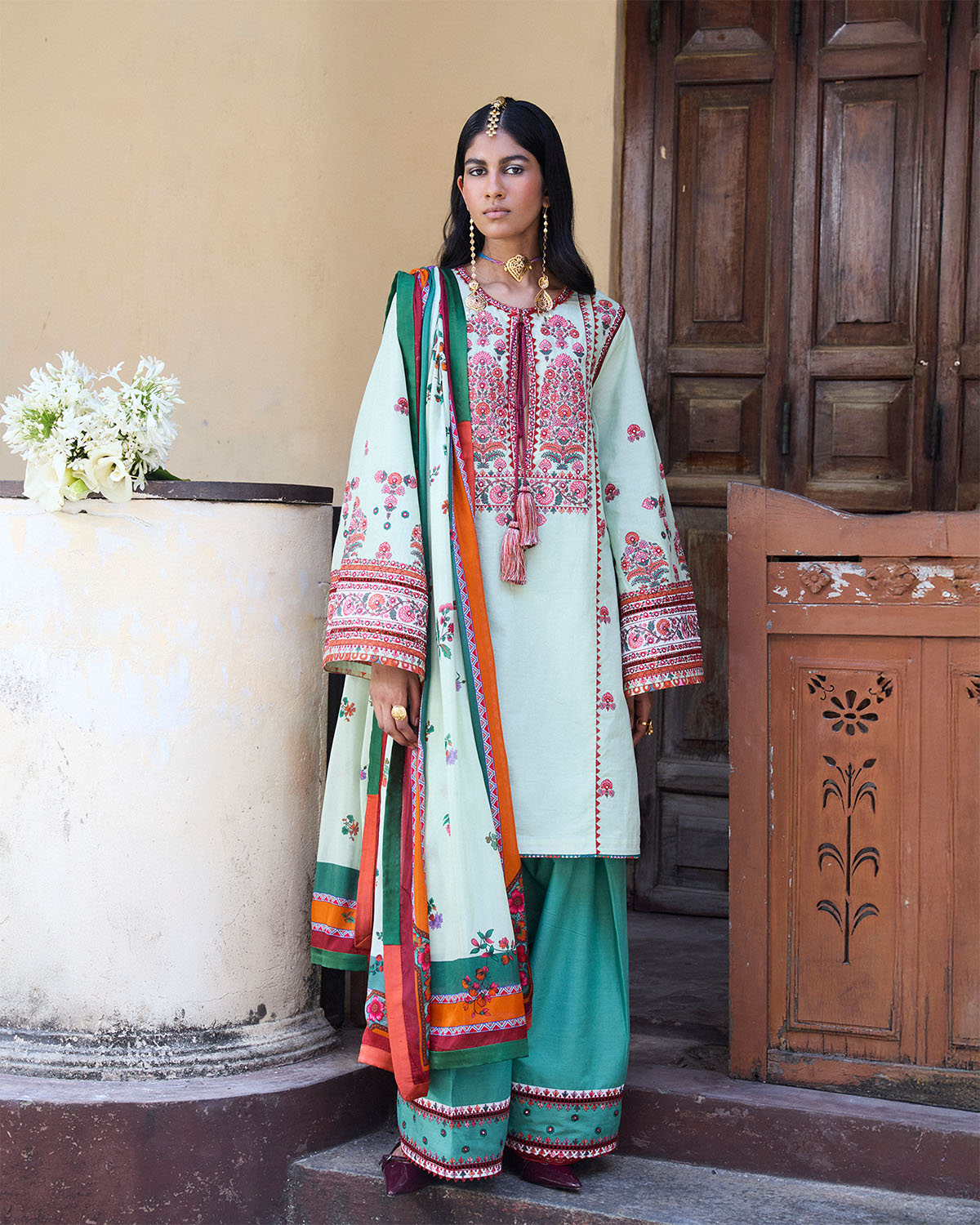 https://cdn.shopify.com/s/files/1/0764/9588/0493/files/JugnuUnstitched17265copy.jpg?v=1740658576