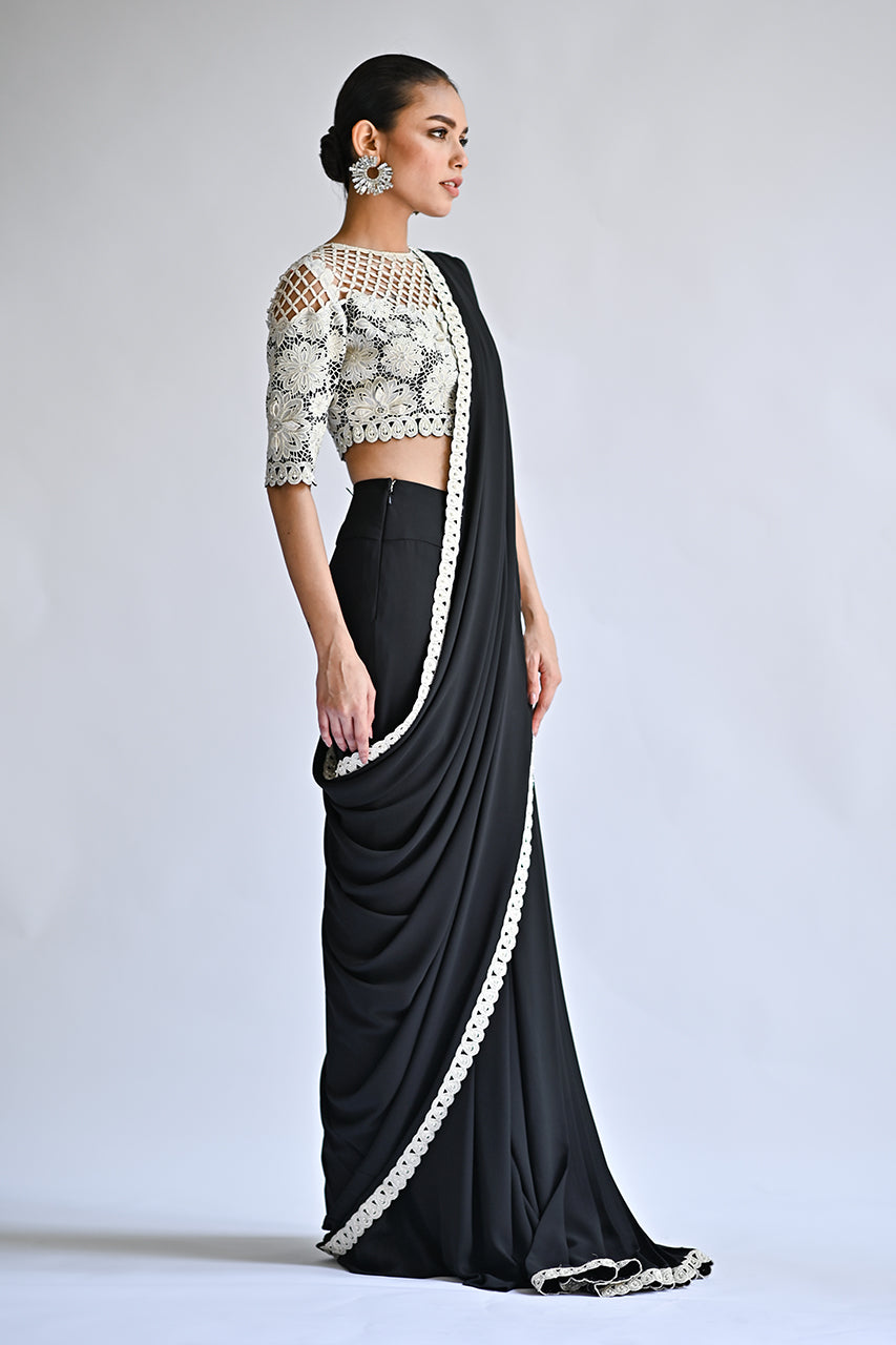 https://cdn.shopify.com/s/files/1/0588/3661/5221/products/Juliette_3.jpg?v=1683353784