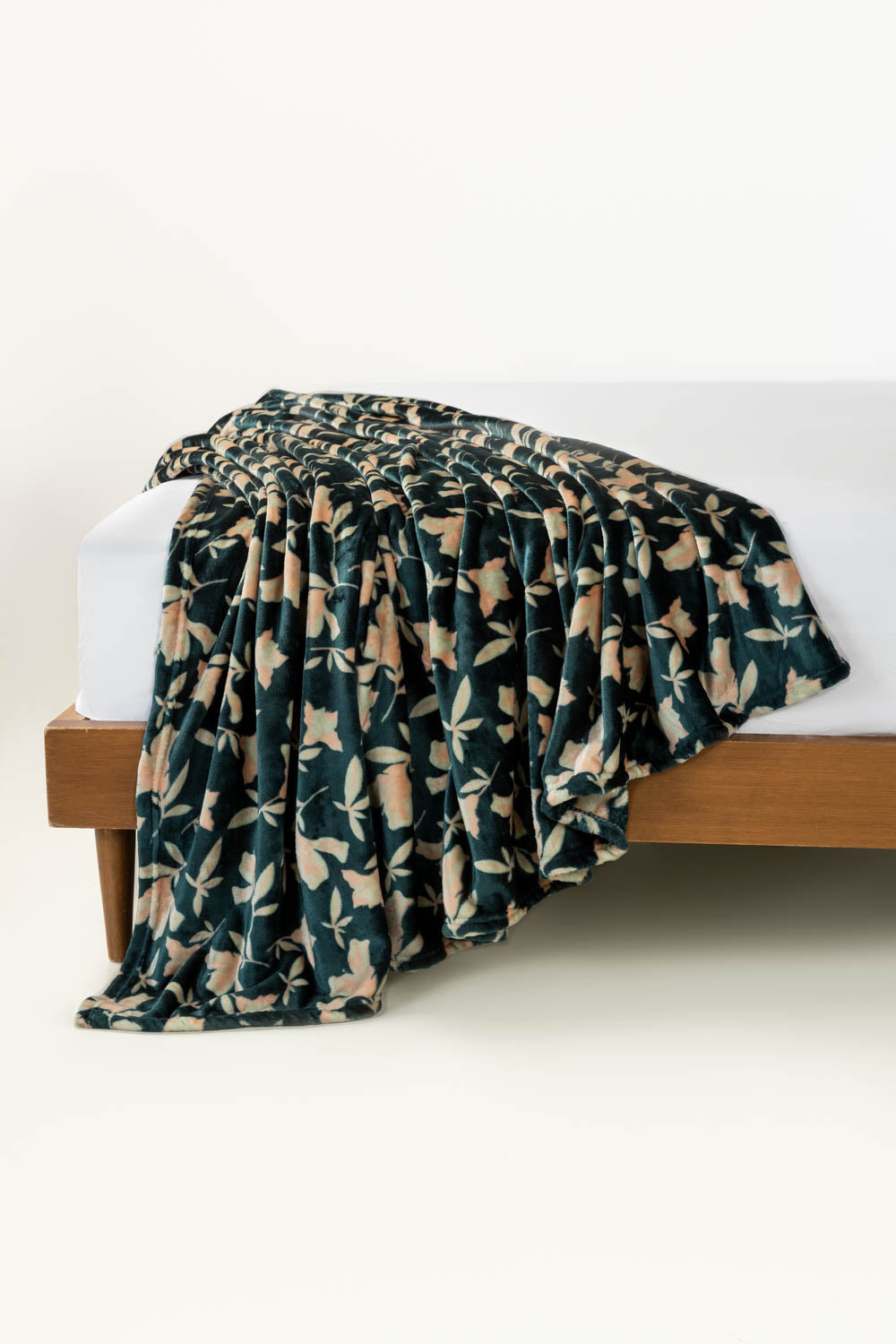 Aw25-Juniper Single Ply Fleece Throw