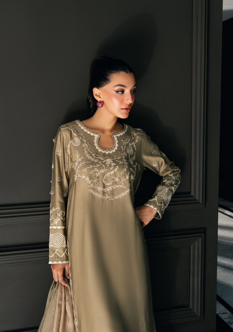 https://cdn.shopify.com/s/files/1/0684/6441/0935/files/KIARA3.png?v=1778475467