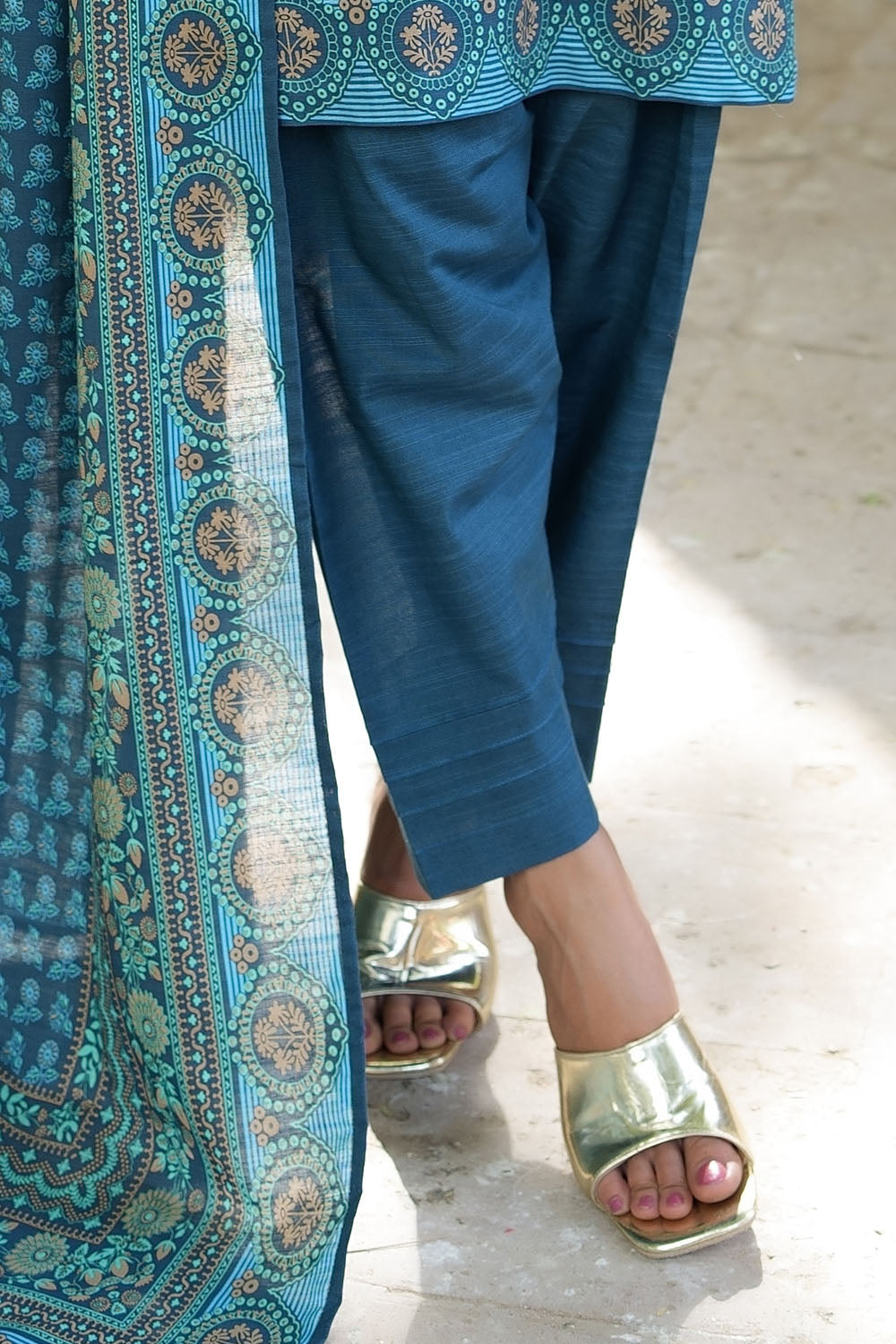https://cdn.shopify.com/s/files/1/0706/3253/8159/files/Khaddar-Dupatta-Khaddar-Shirt-Dyed-Trouser-Gulahmed-SD-52220-Bottom.jpg?v=1763190478