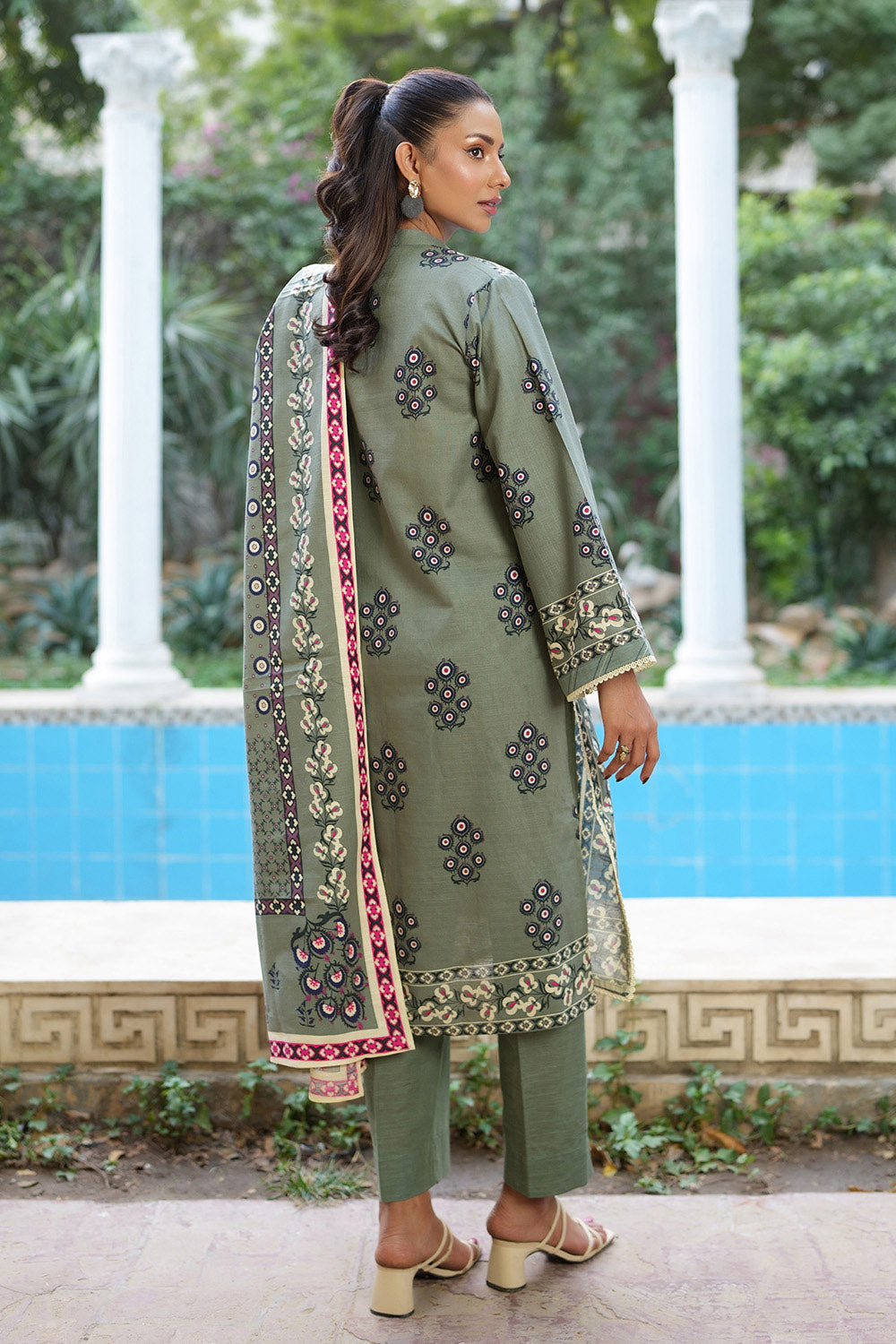 3 Piece Printed Khaddar Suit