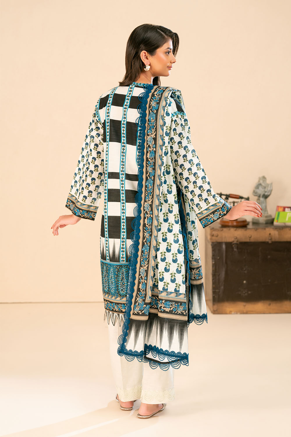 3 Piece Printed Khaddar Suit With Dupatta