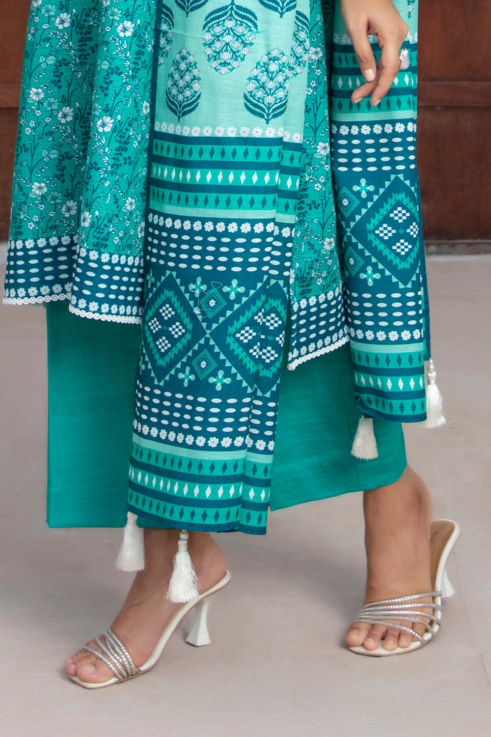 3 Piece Printed Khaddar Suit with Zari Dupatta