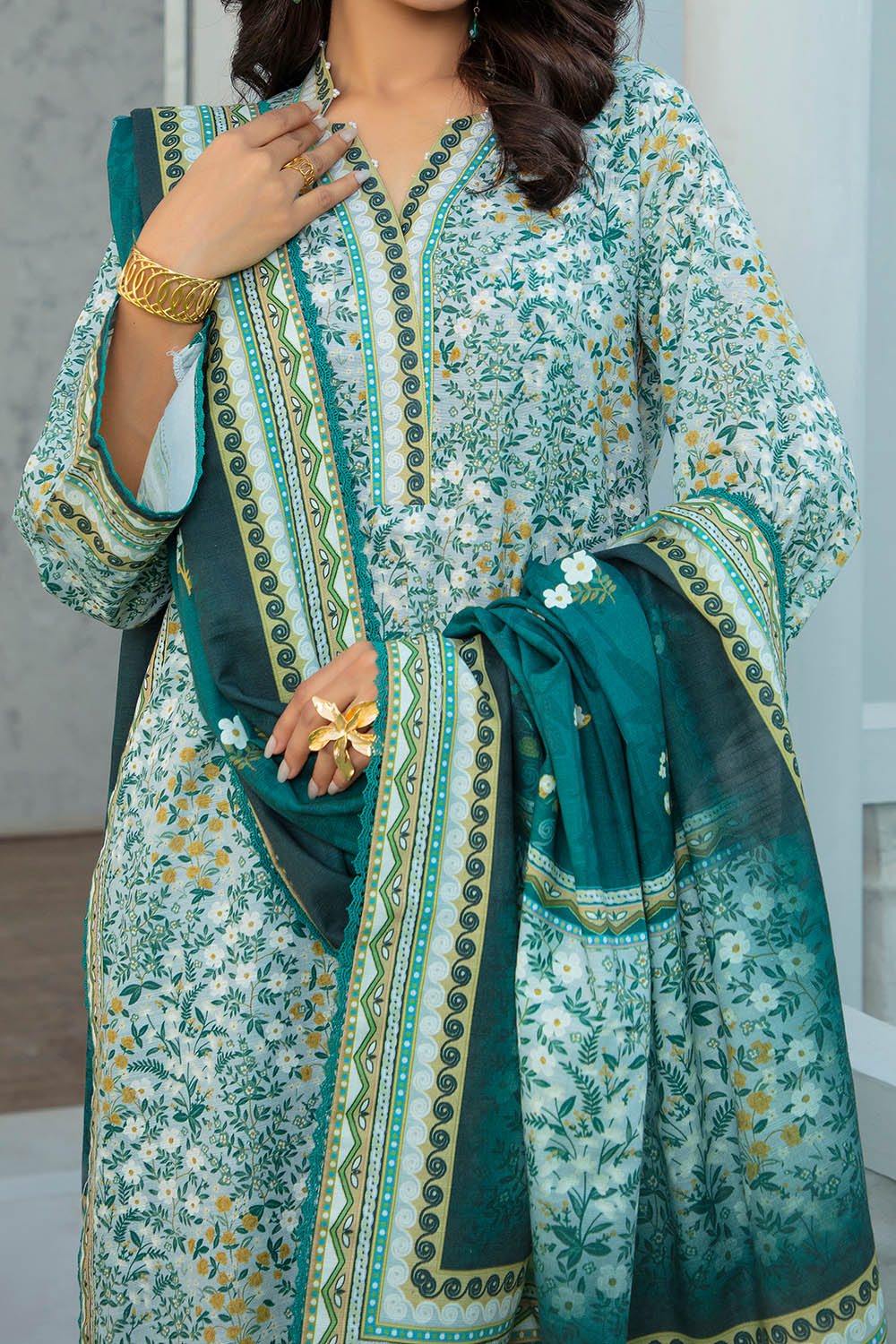 3 Piece Khaddar Suit With Dupatta