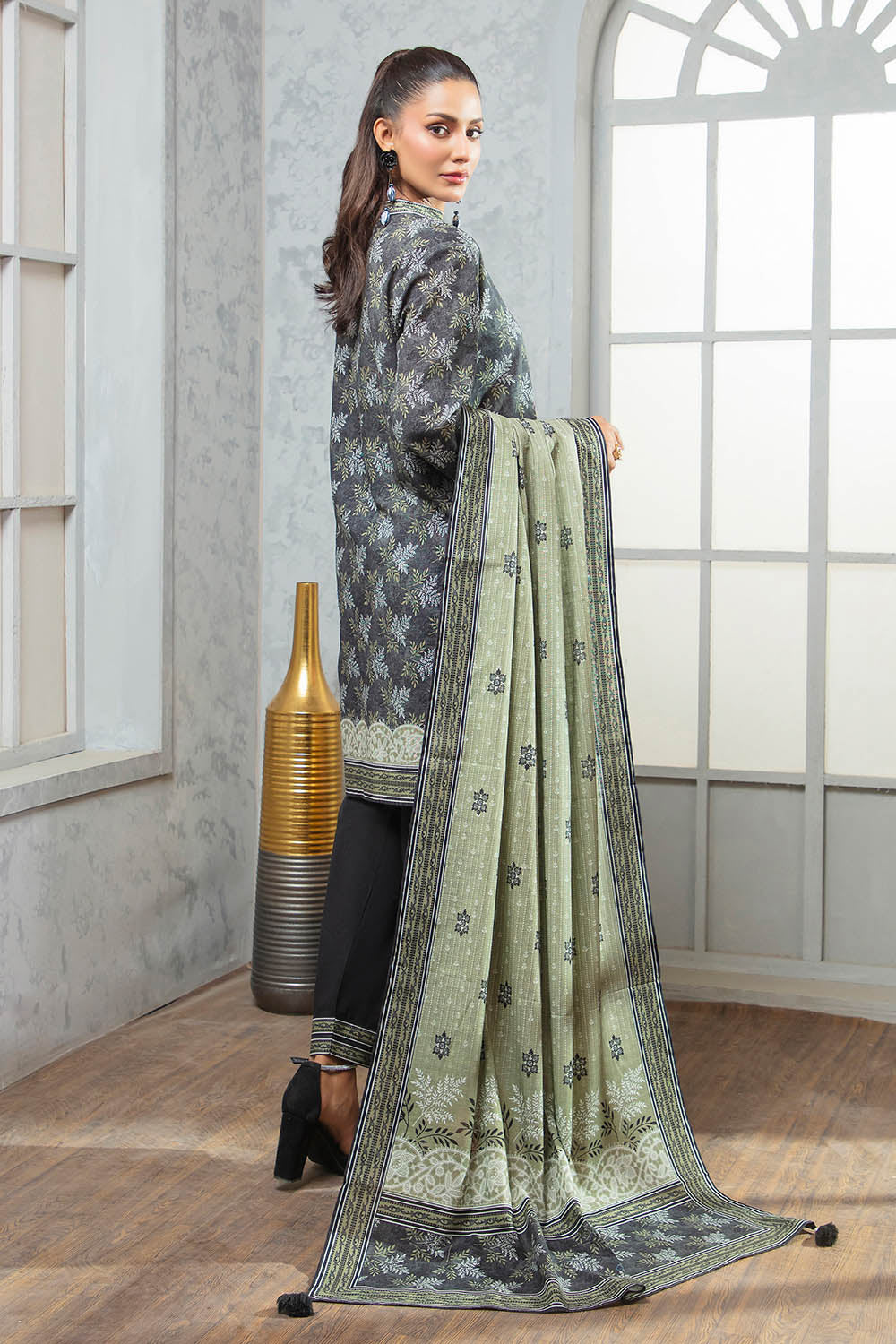 3 Piece Khaddar Suit With Dupatta