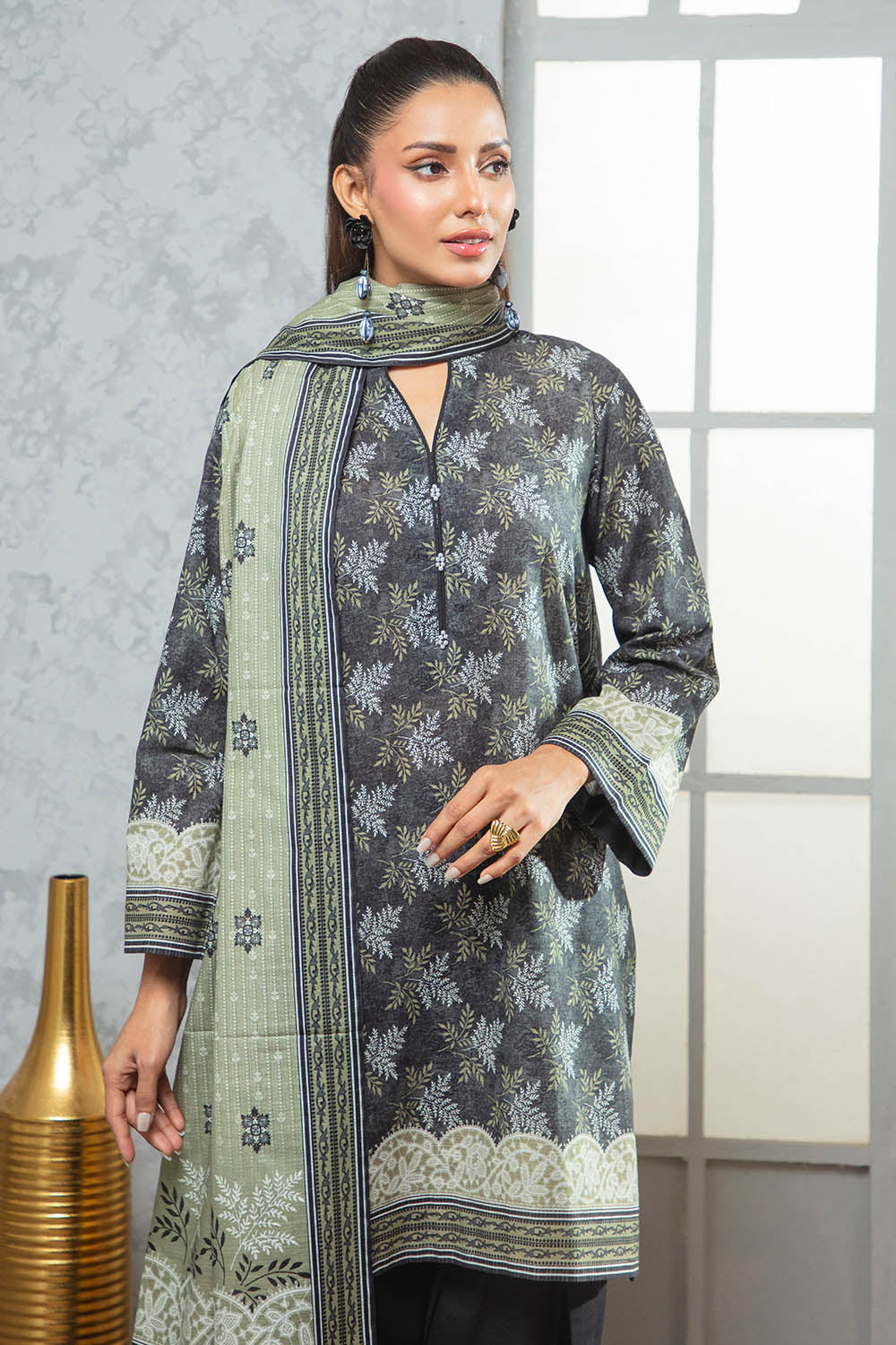 3 Piece Khaddar Suit With Dupatta