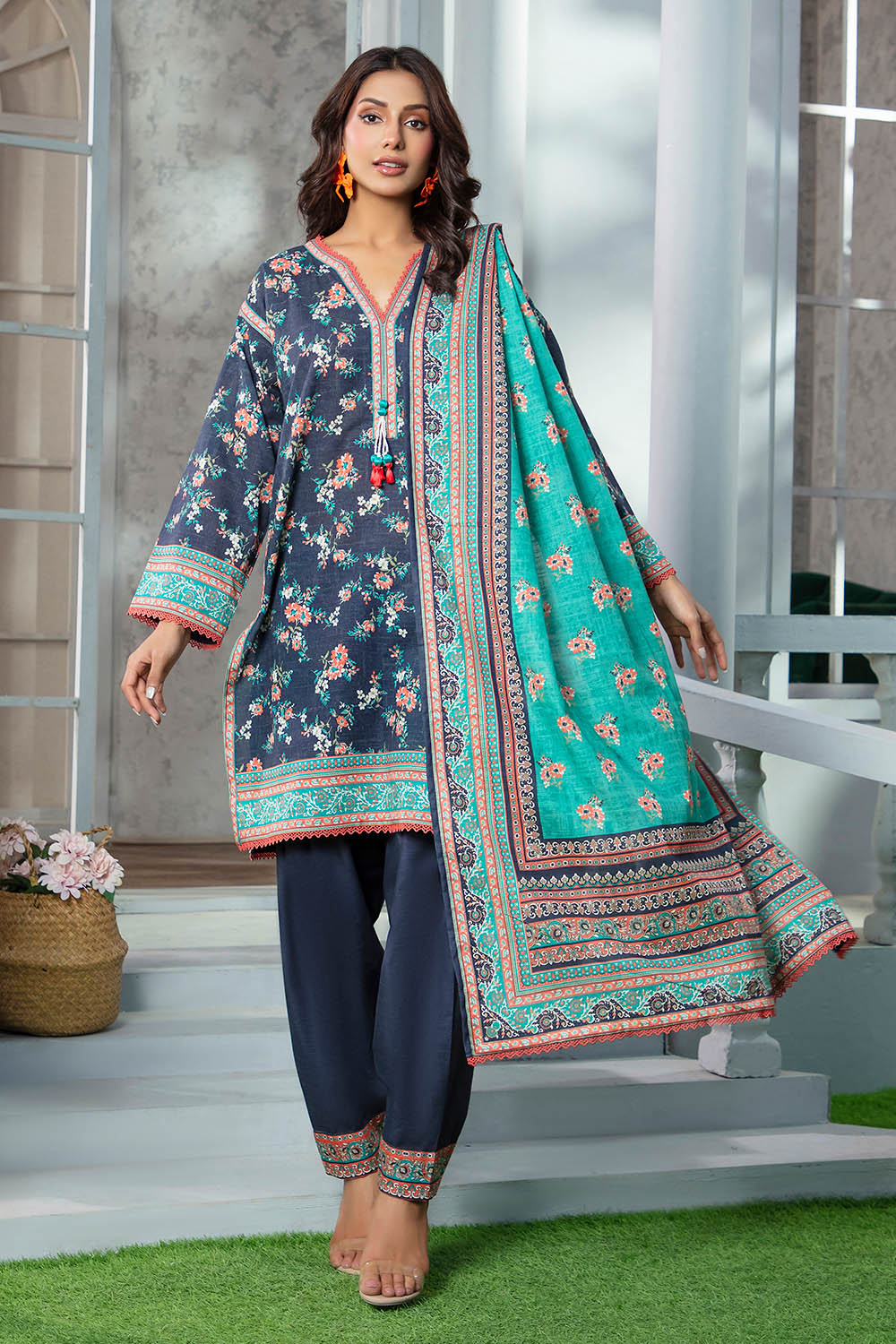 3 Piece Khaddar Suit With Dupatta