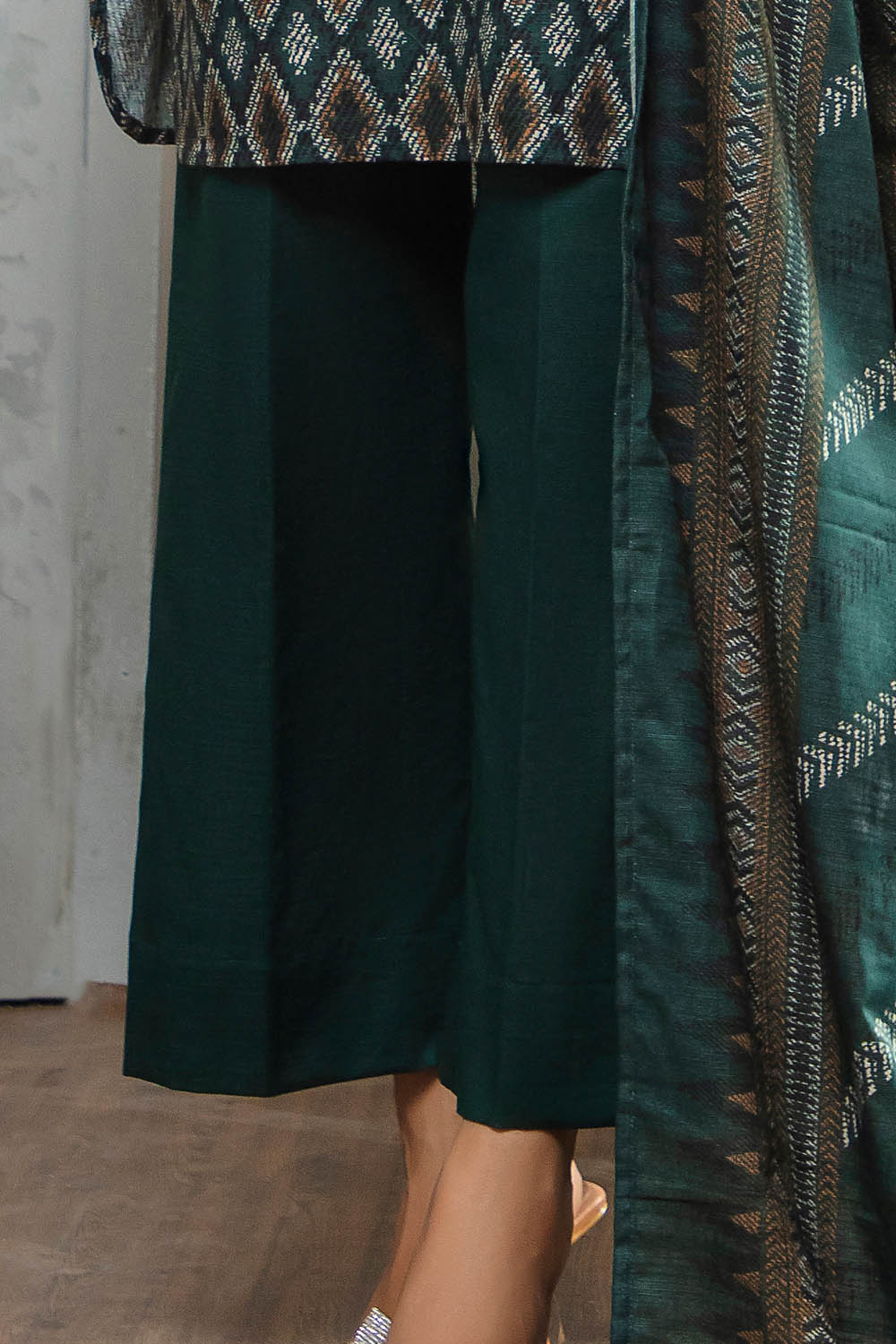 3 Piece Khaddar Suit With Dupatta