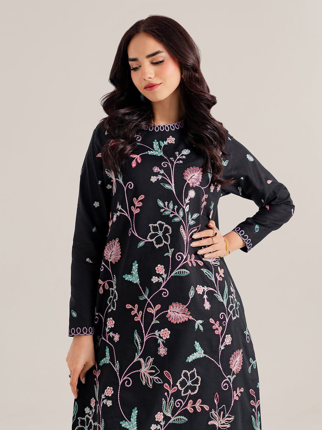 LUMERA - 2Pc Embroidered Set