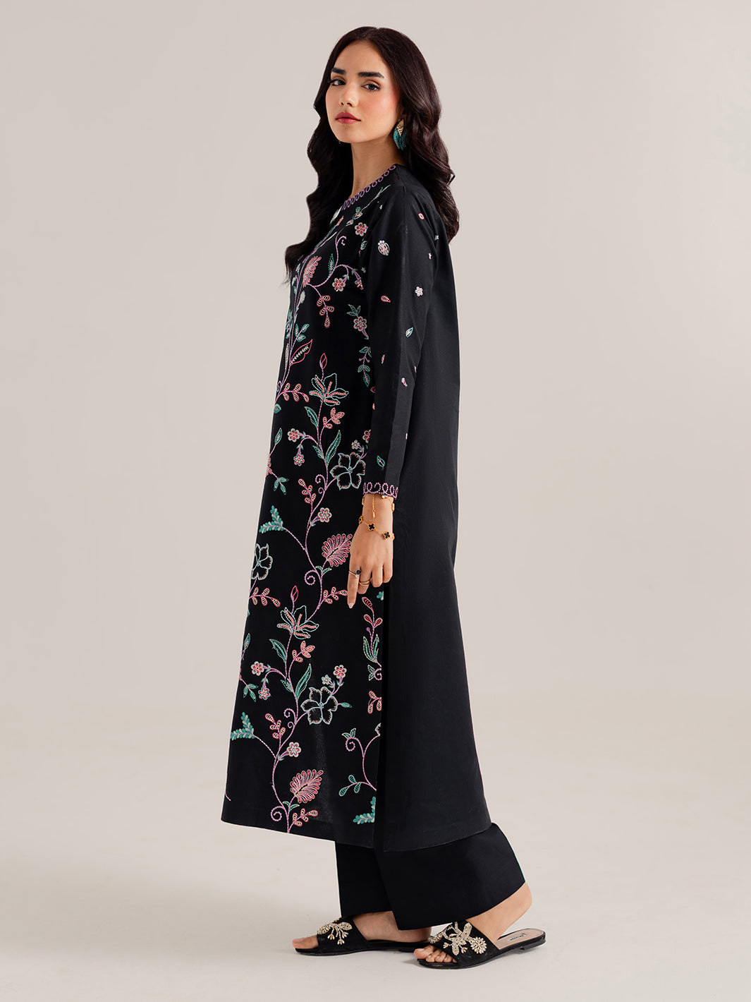 LUMERA - 2Pc Embroidered Set