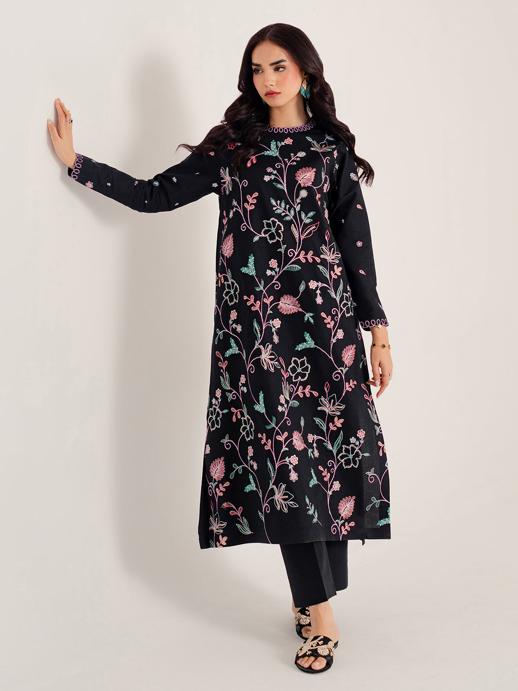 LUMERA - 2Pc Embroidered Set