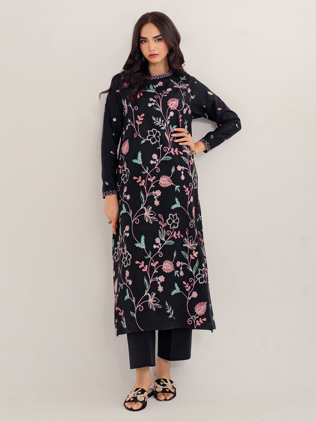 LUMERA - 2Pc Embroidered Set