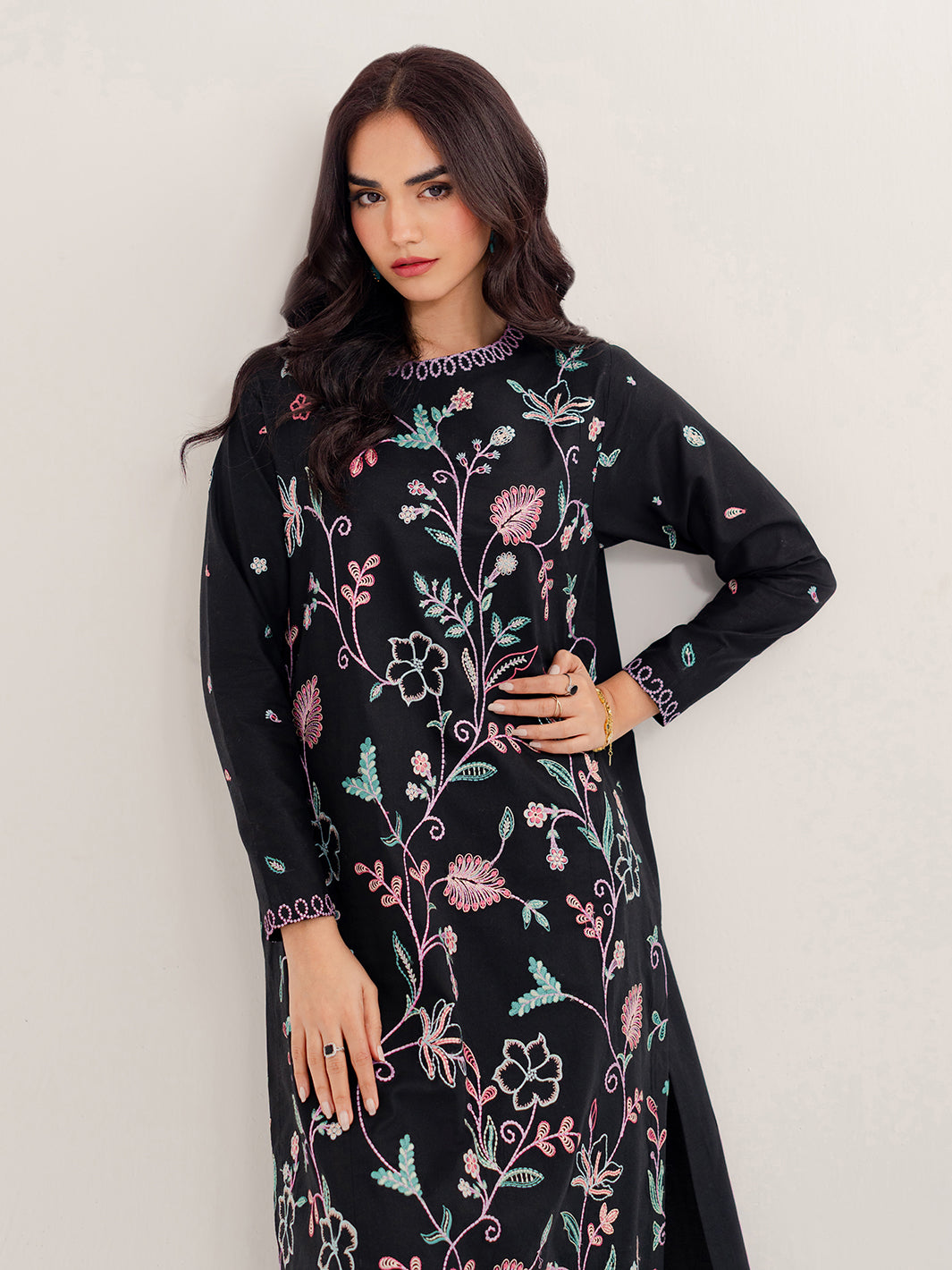 LUMERA - 2Pc Embroidered Set