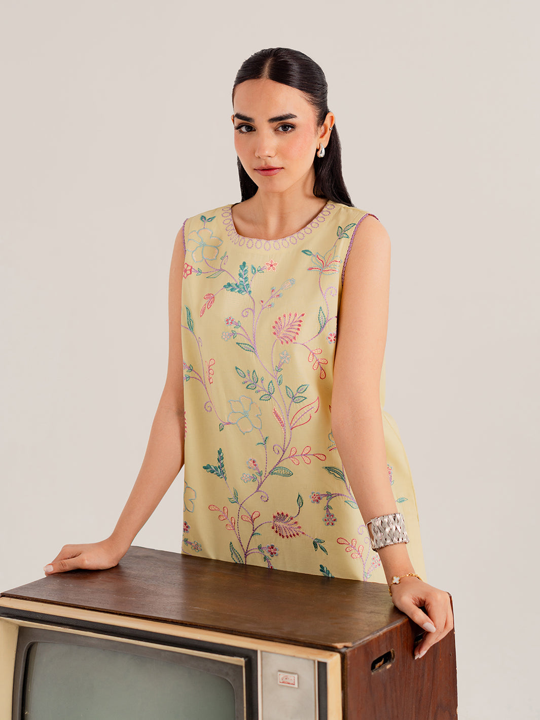 Vanessa – 2Pc Embroidered Cotton Set
