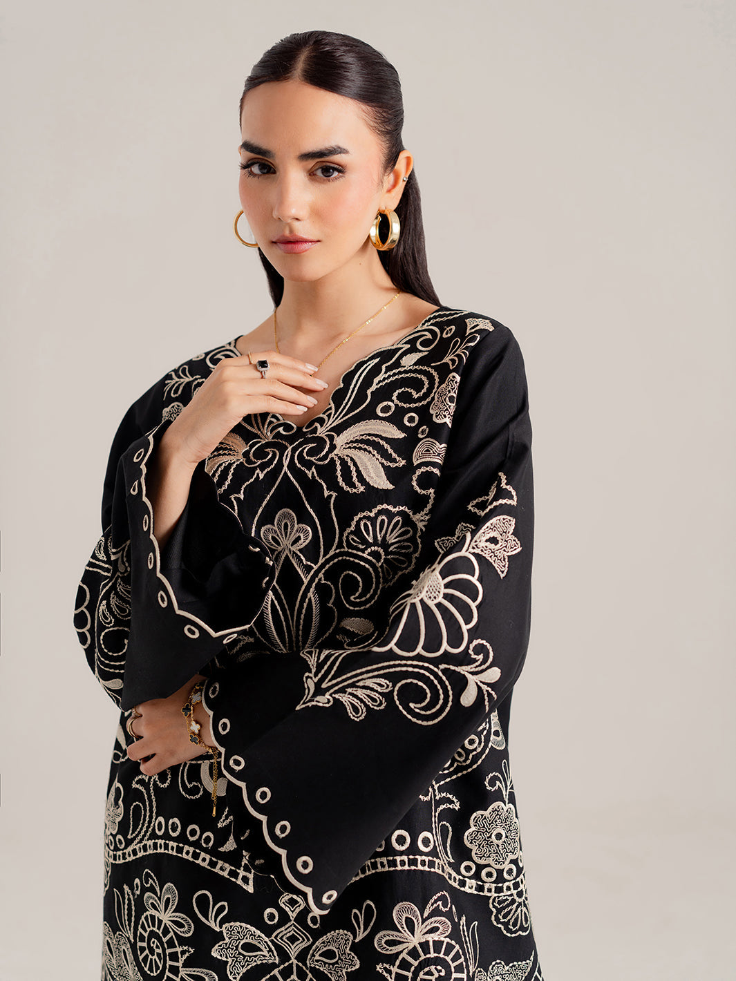 MAVELLE - 2Pc Embroidered Set