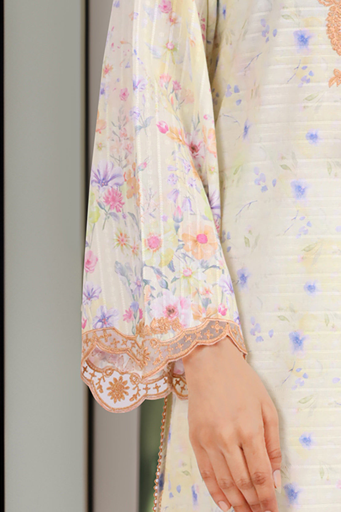 Unstitched Embroidered Self Jacquard 3 Piece With Chiffon Dupatta59055