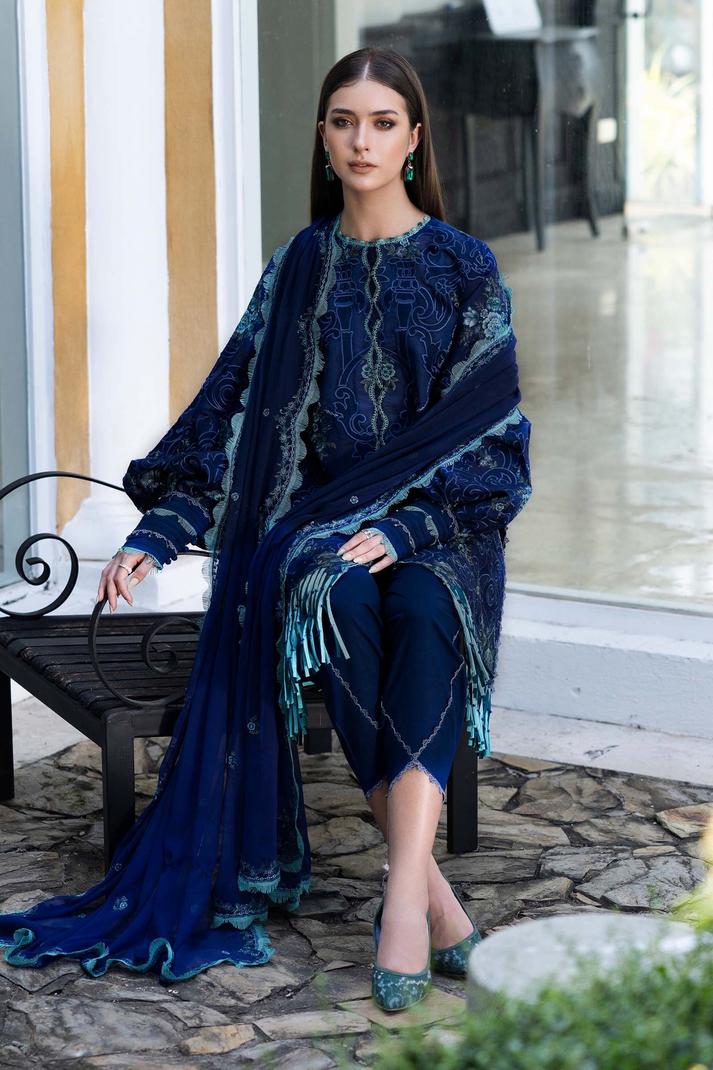 https://cdn.shopify.com/s/files/1/0620/8788/9062/files/LF1015CobaltBlueCloseup_F.jpg?v=1769442380