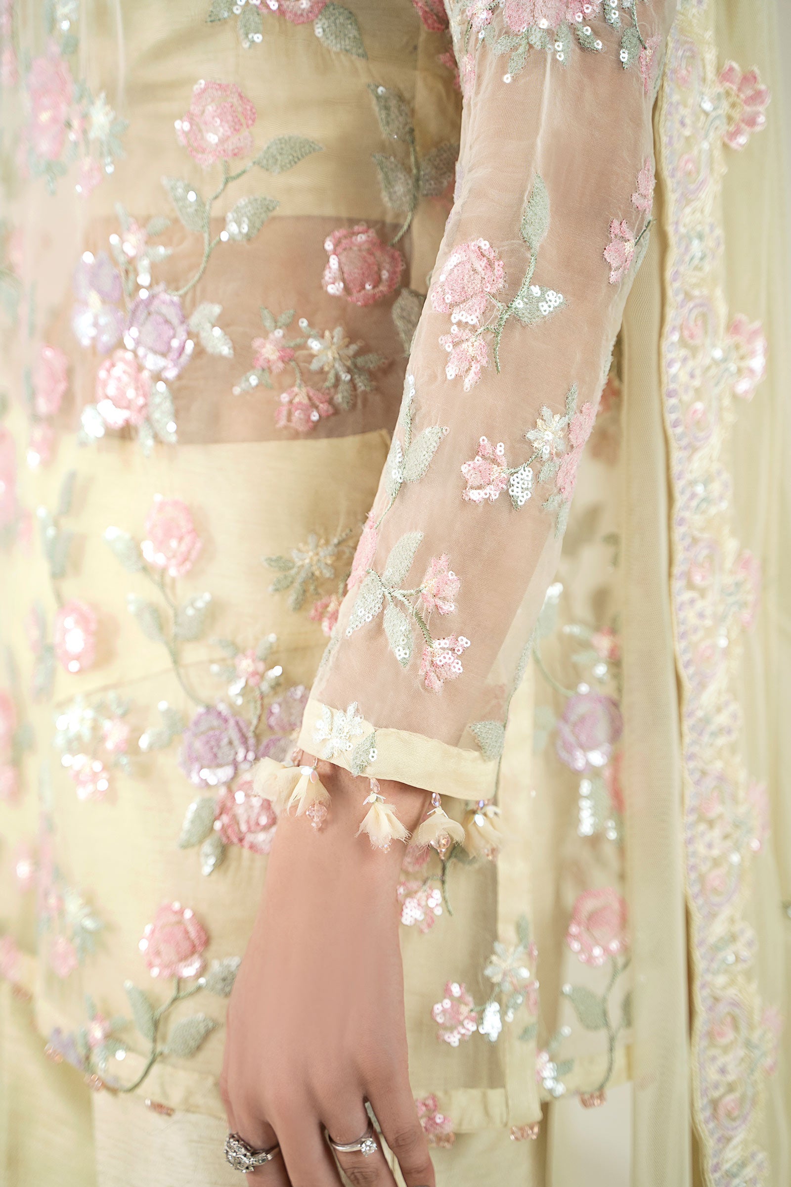 https://cdn.shopify.com/s/files/1/0620/8788/9062/files/LF910ButterYellow_S_Closeup_E.jpg?v=1765787287