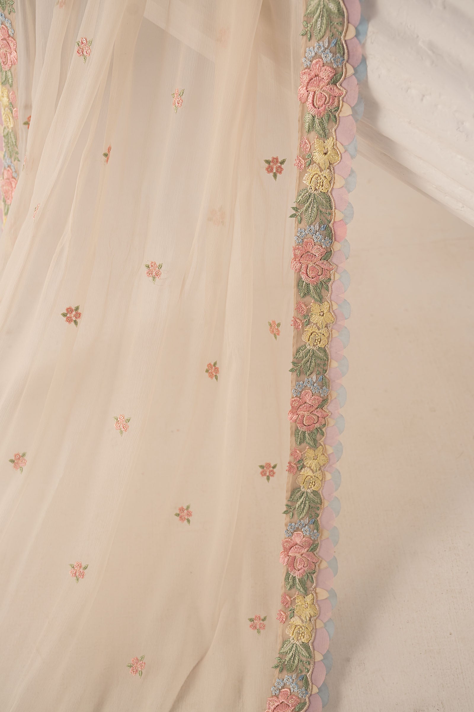 https://cdn.shopify.com/s/files/1/0620/8788/9062/files/LF_1005_Floral_White_Dupatta_Closeup.jpg?v=1771660543